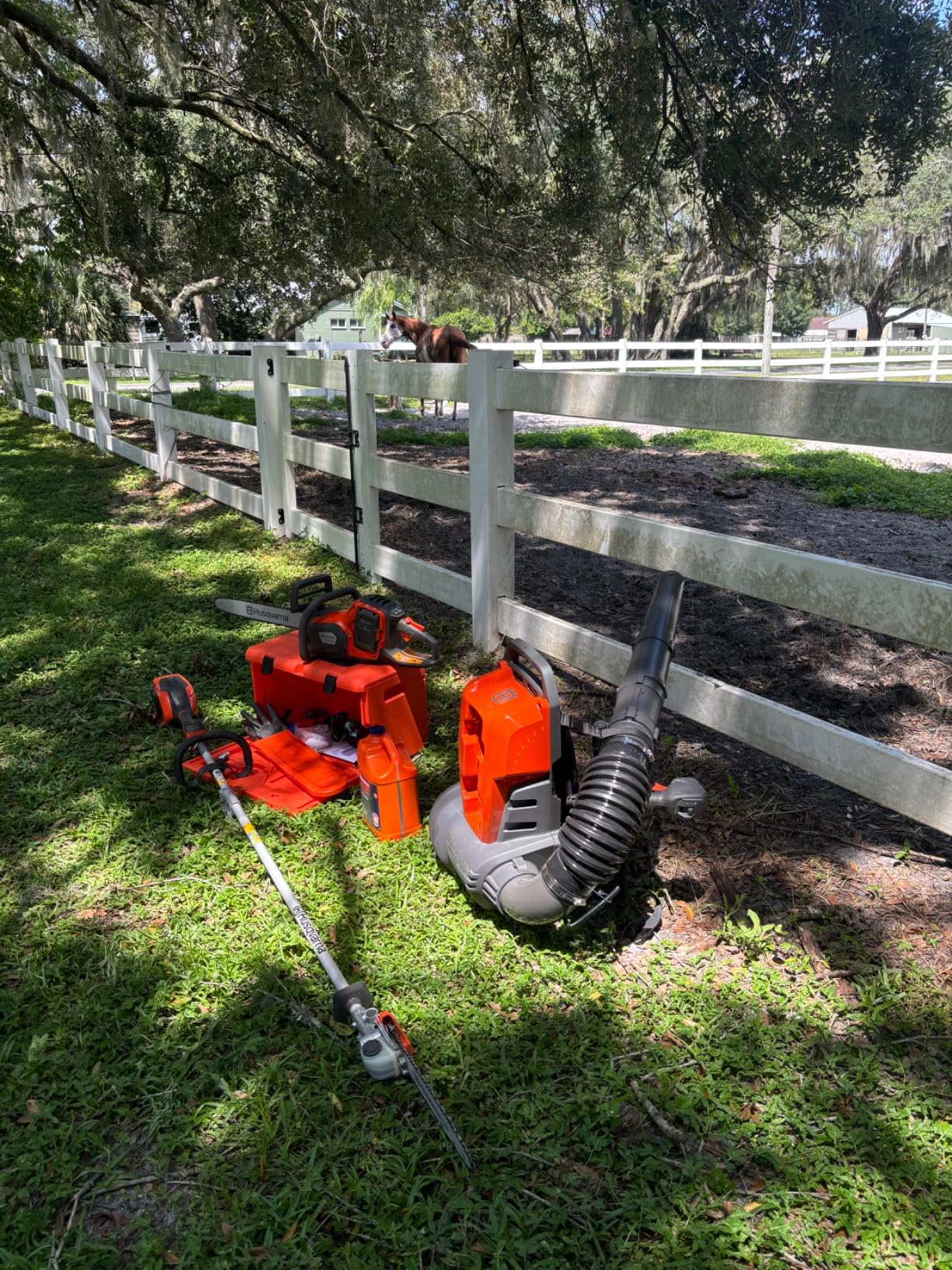 Husqvarna Power Axe 350i Cordless Electric Chainsaw, 18 Inch Chainsaw with Brushless Motor and Quiet Superior Cutting Power, 40V Lithium-Ion 7.5 Ah Battery and Charger Included - Customer Photo 2