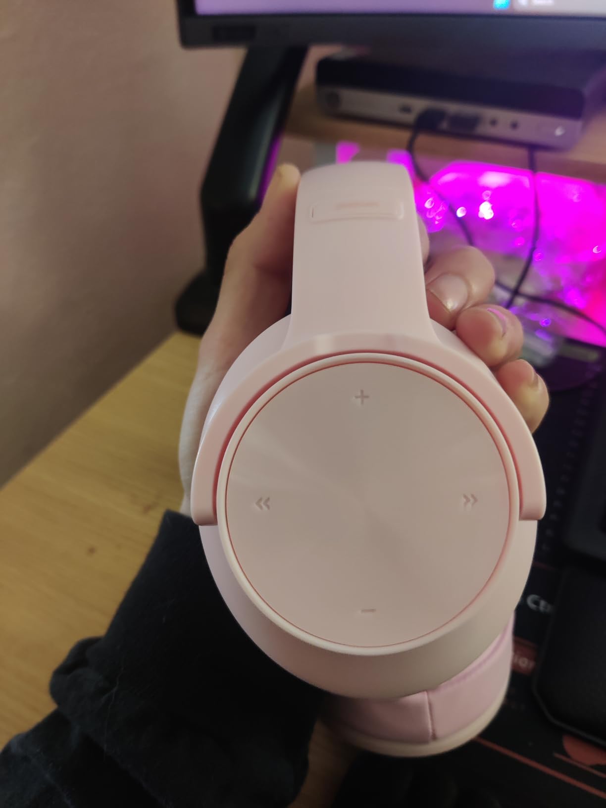 Picun B8 Bluetooth Headphones, 120H Playtime Headphone Wireless Bluetooth with 3 EQ Modes, Low Latency, Hands-Free Calls, Over Ear Headphones for Travel Home Office Cellphone PC Black - Customer Photo 2