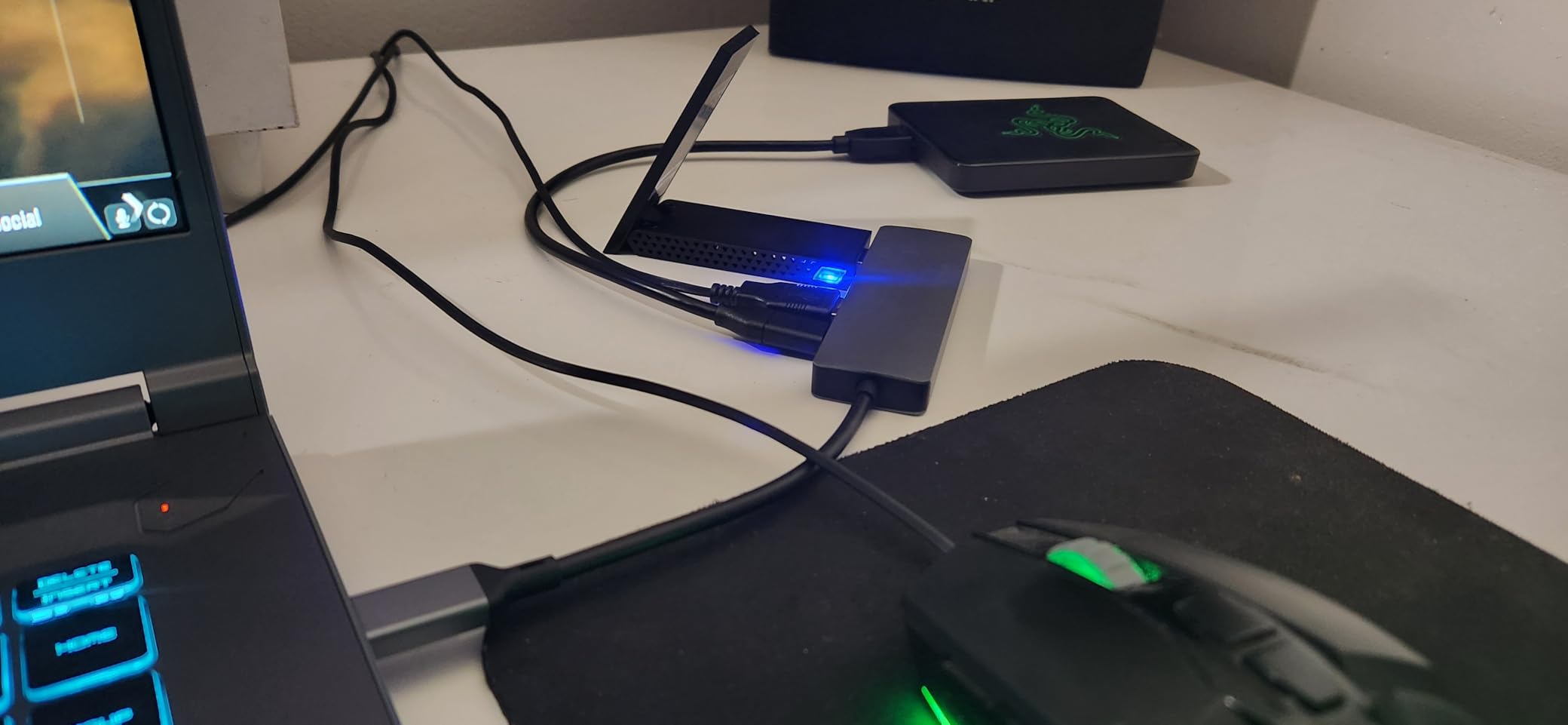 Amazon Basics USB 3.2/3.1 Gen 2 Hub Dock, 10Gbps, USB-C to 1xUSB-C / 3xUSB-A Works with Windows/Mac, Silver, Black - Customer Photo 1