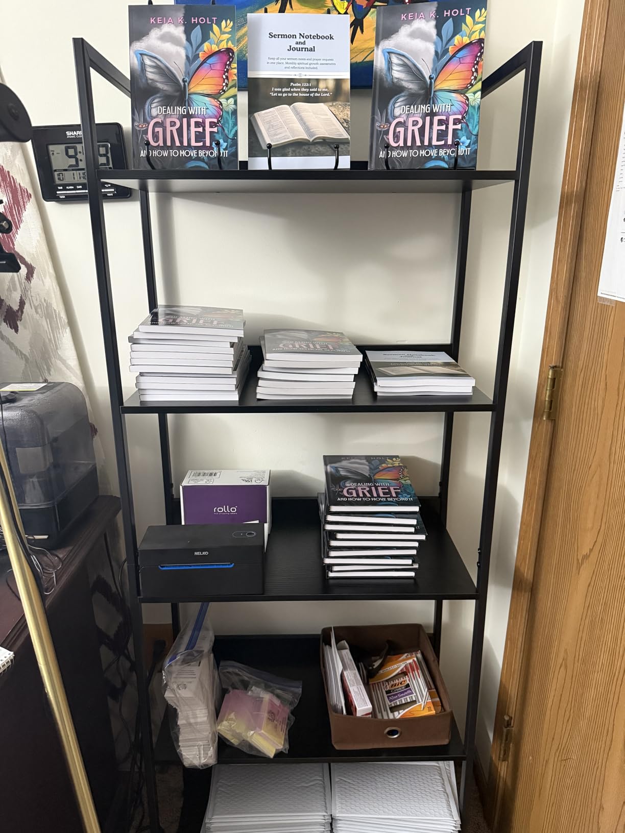 NUMENN Bookshelf, 5 Tier Bookshelves, Home Office Bookcase Shelf Storage Organizer, Free Standing Storage Shelving Unit for Bedroom, Living Room and Home Office, Vintage - Customer Photo 2