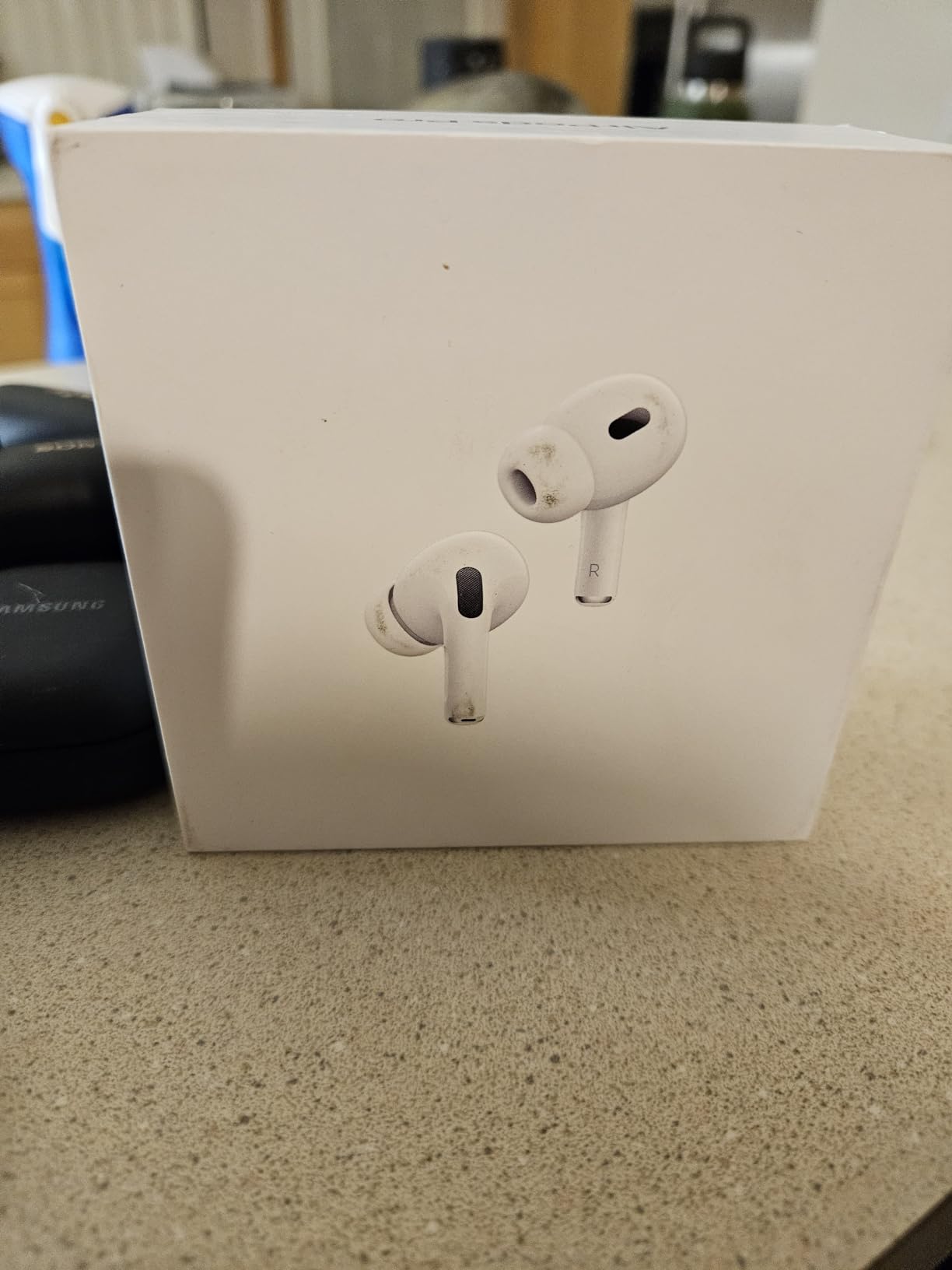 Apple AirPods Pro (2nd Generation) Wireless Ear Buds with USB-C Charging, Up to 2X More Active Noise Cancelling Bluetooth Headphones, Transparency Mode, Adaptive Audio, Personalized Spatial Audio - Customer Photo 2