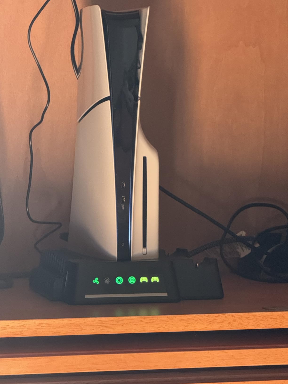 YOGES Compatible with PS5 Cooling Station with Temperature Sensor, 2H Fast PS-5 Dual Controller Charger Station Customer Review YOGES Compatible with PS5 Cooling Station with Temperature Sensor, 2H Fast PS-5 Dual Controller Charger Station - Customer Photo 1