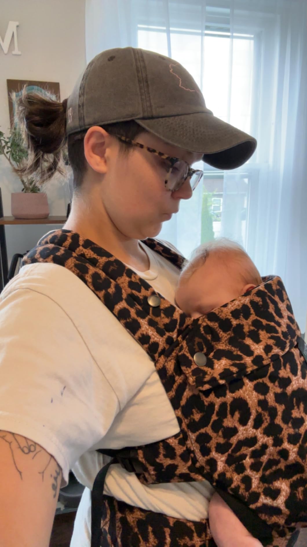Momcozy Baby Carrier - Ergonomic, Cozy and Lightweight Carrier for 7-44lbs, Effortless to Put On, Ideal for Hands-Free Parenting, Enhanced Lumbar Support, Purehug for Infant to Toddler, Khaki Customer Review Momcozy Baby Carrier - Ergonomic, Cozy and Lightweight Carrier for 7-44lbs, Effortless to Put On, Ideal for Hands-Free Parenting, Enhanced Lumbar Support, Purehug for Infant to Toddler, Khaki - Customer Photo 4