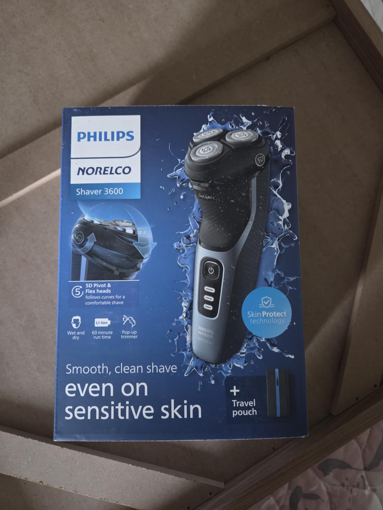 Philips Norelco Shaver 3900 Series, Wet and Dry Electric Shaver, P-Cap, Travel Pouch, Charging Stand, Storm Blue, Model S3341/92 - Customer Photo 1