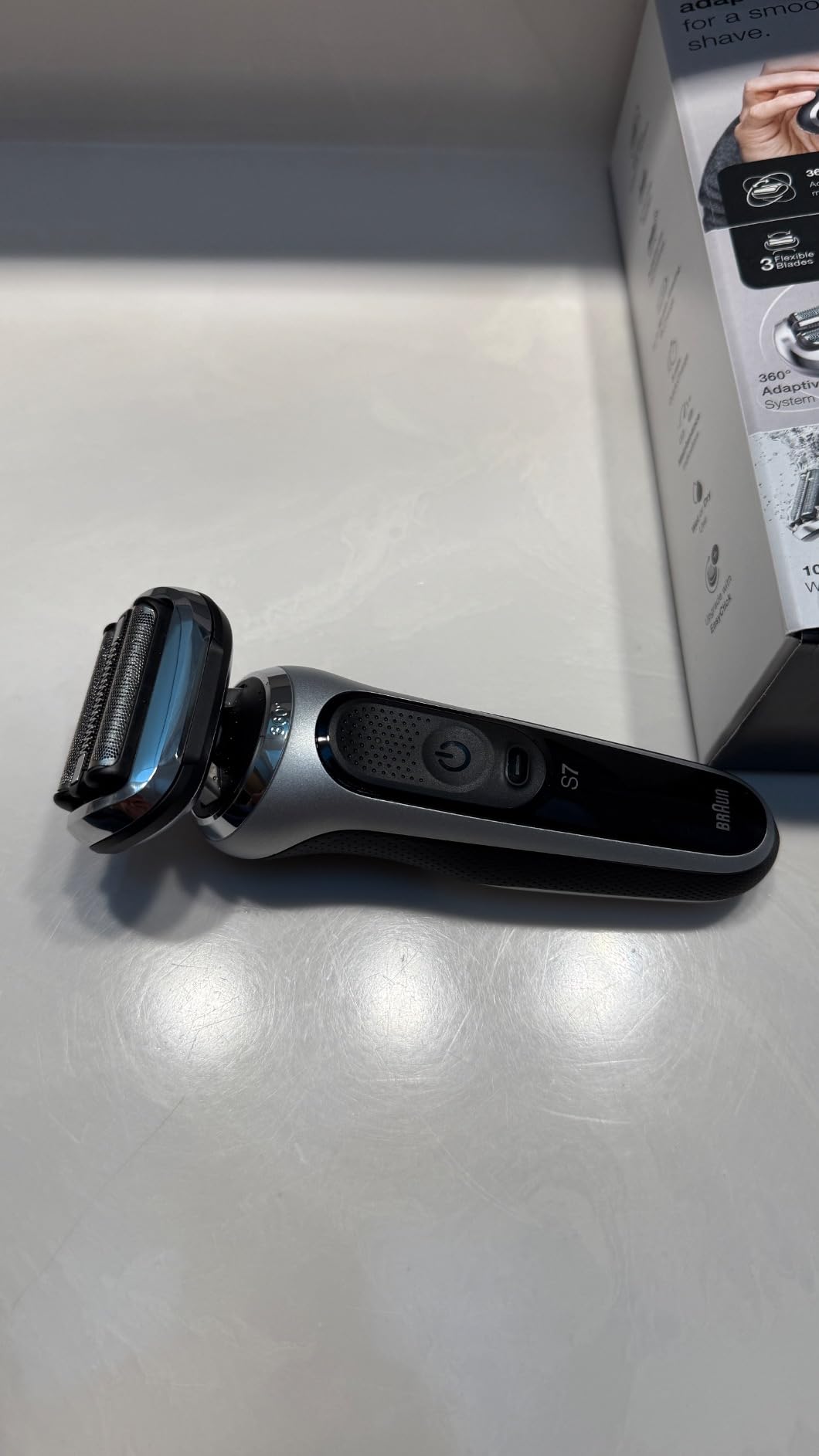 Braun Electric Shaver for Men, Series 7 7120s, Wet & Dry Shave, Turbo & Gentle Shaving Modes, Waterproof Foil Shaver, with Precision Trimmer, Space Grey - Customer Photo 2