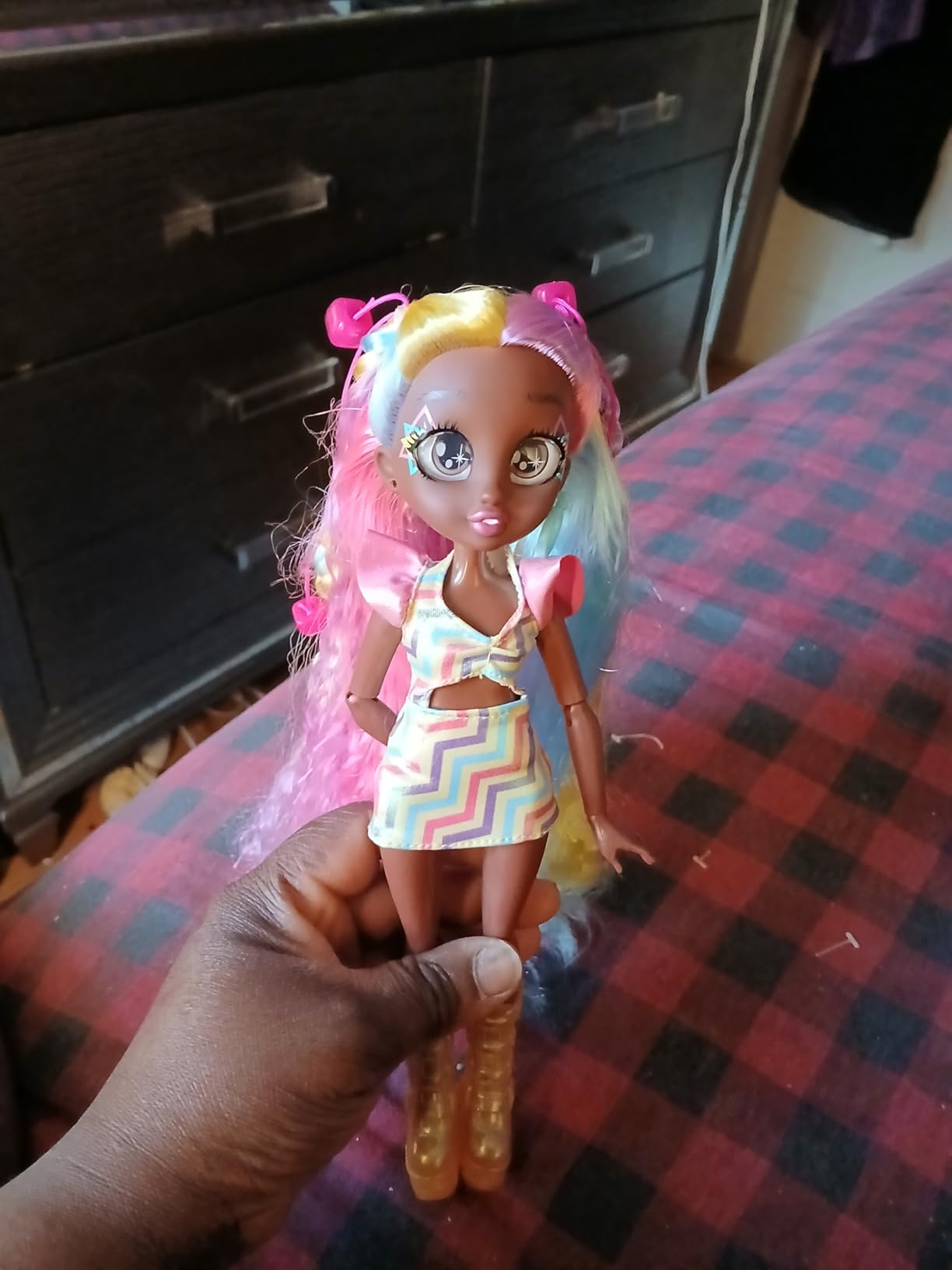 VIP Girls Hair Makeover Evelyn Fashion Doll with 11 VIP Girls Hair Makeover Evelyn Fashion Doll with 11