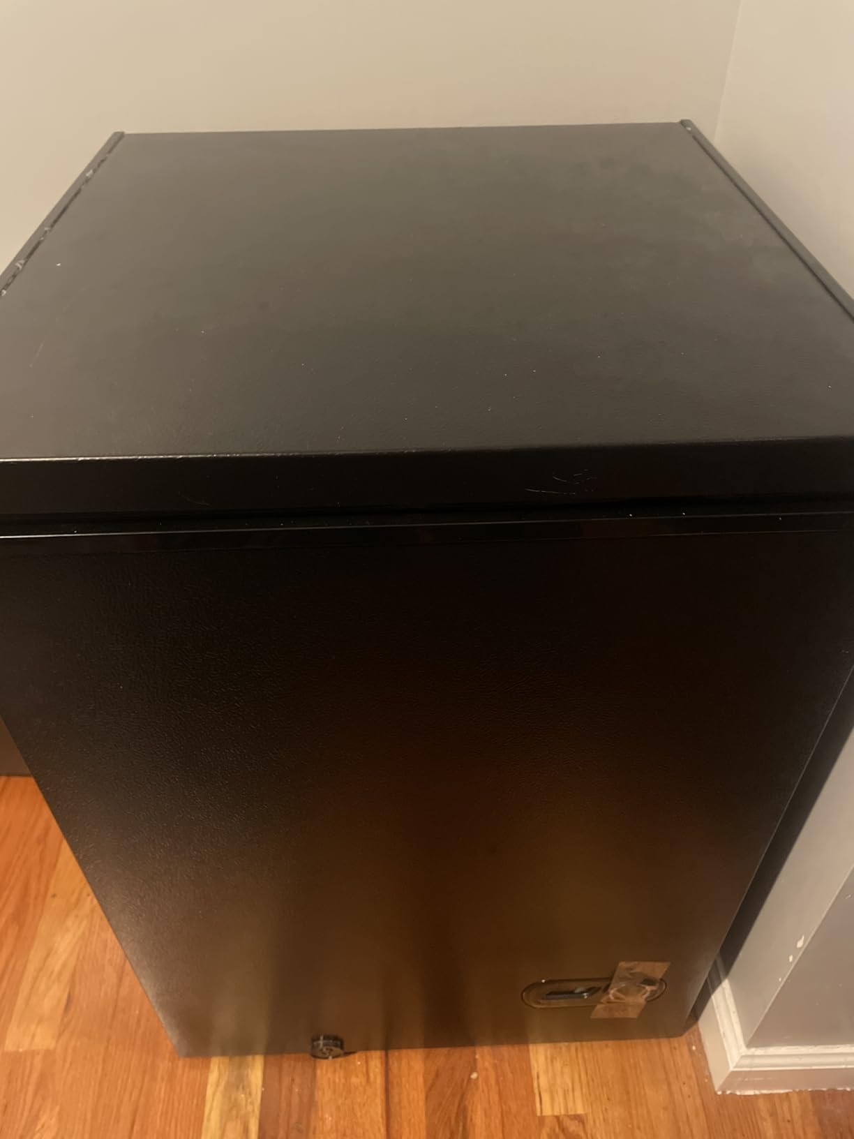 Kismile 1.8 Cubic Feet Chest Freezer with Removable Basket Free Standing Top Open Door Compact Freezer with Adjustable Temperature for Home/Kitchen/Office/Bar - Customer Photo 1