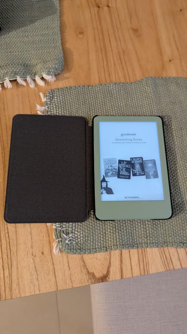 Like-New Amazon Kindle (16 GB) - Lightest and most compact Kindle, with glare-free display, faster page turns, adjustable front light, and long battery life - Black - Customer Photo 4