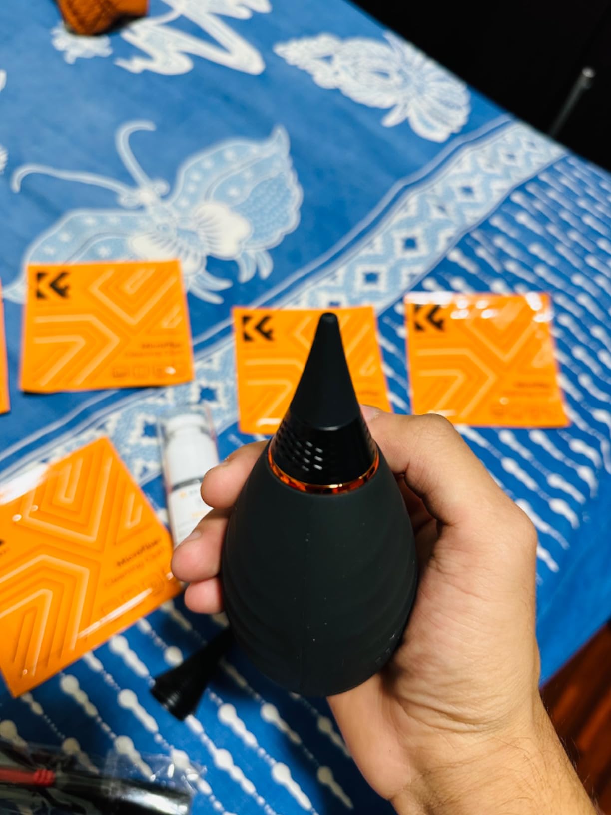 K&F CONCEPT 10-in-1 Camera Lens Cleaning Kit for DSLR Camera Lens Filter Cell Phones with Advanced Silicone Air Blower*1+Short Nozzle*1+Long Nozzle*1+Cleaning Cloth*6+Cleaning Pen*1+15ML Cleaner*1 - Customer Photo 5