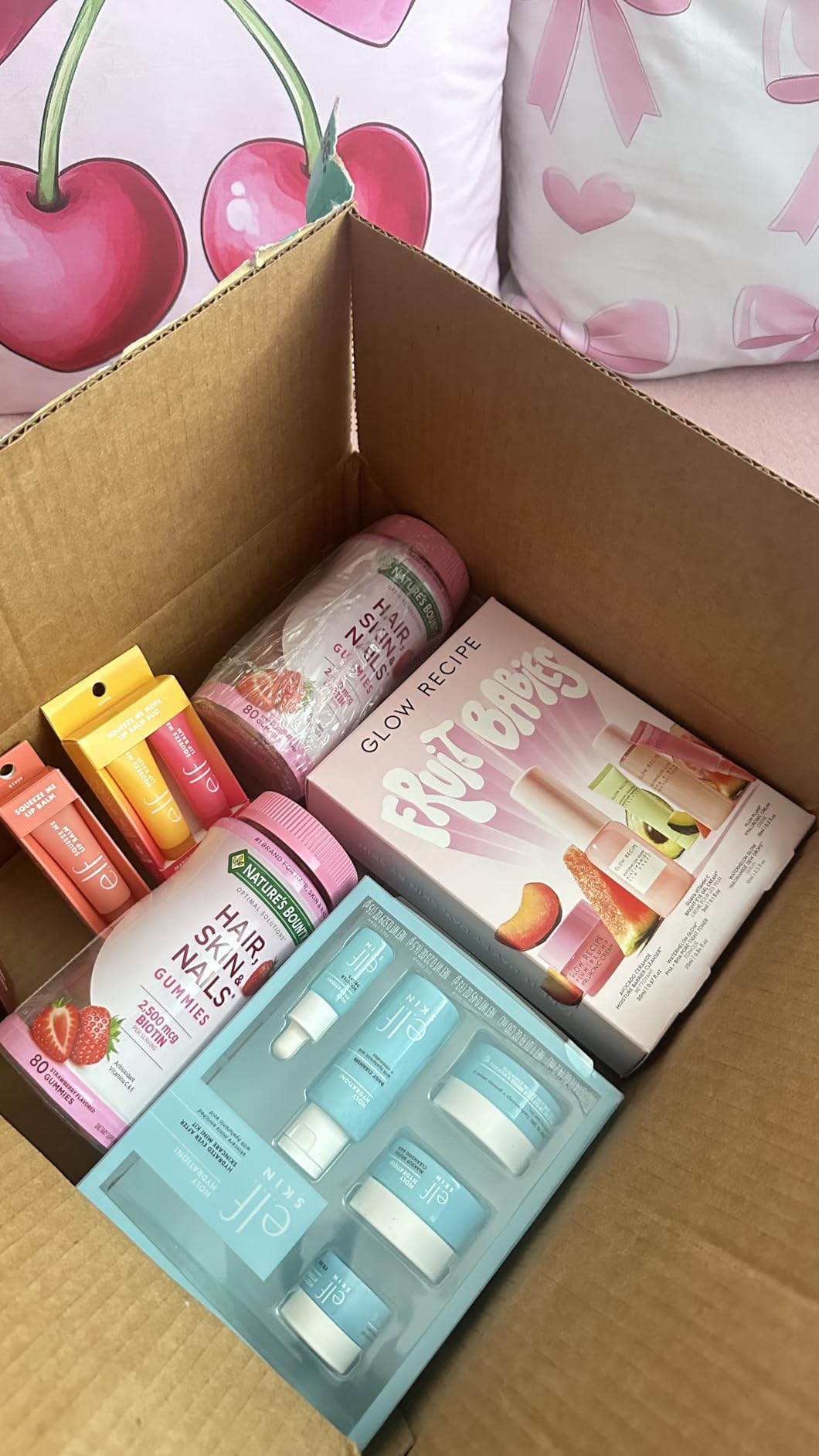 Glow Recipe Fruit Babies Skincare Kit - Gift Set with Ceramide Facial Cleanser + BHA Toner + Vitamin C Eye Cream + Hyaluronic Acid Cream + Niacinamide Dew Drops (5 Count) Customer Review Glow Recipe Fruit Babies Skincare Kit - Gift Set with Ceramide Facial Cleanser + BHA Toner + Vitamin C Eye Cream + Hyaluronic Acid Cream + Niacinamide Dew Drops (5 Count) - Customer Photo 2