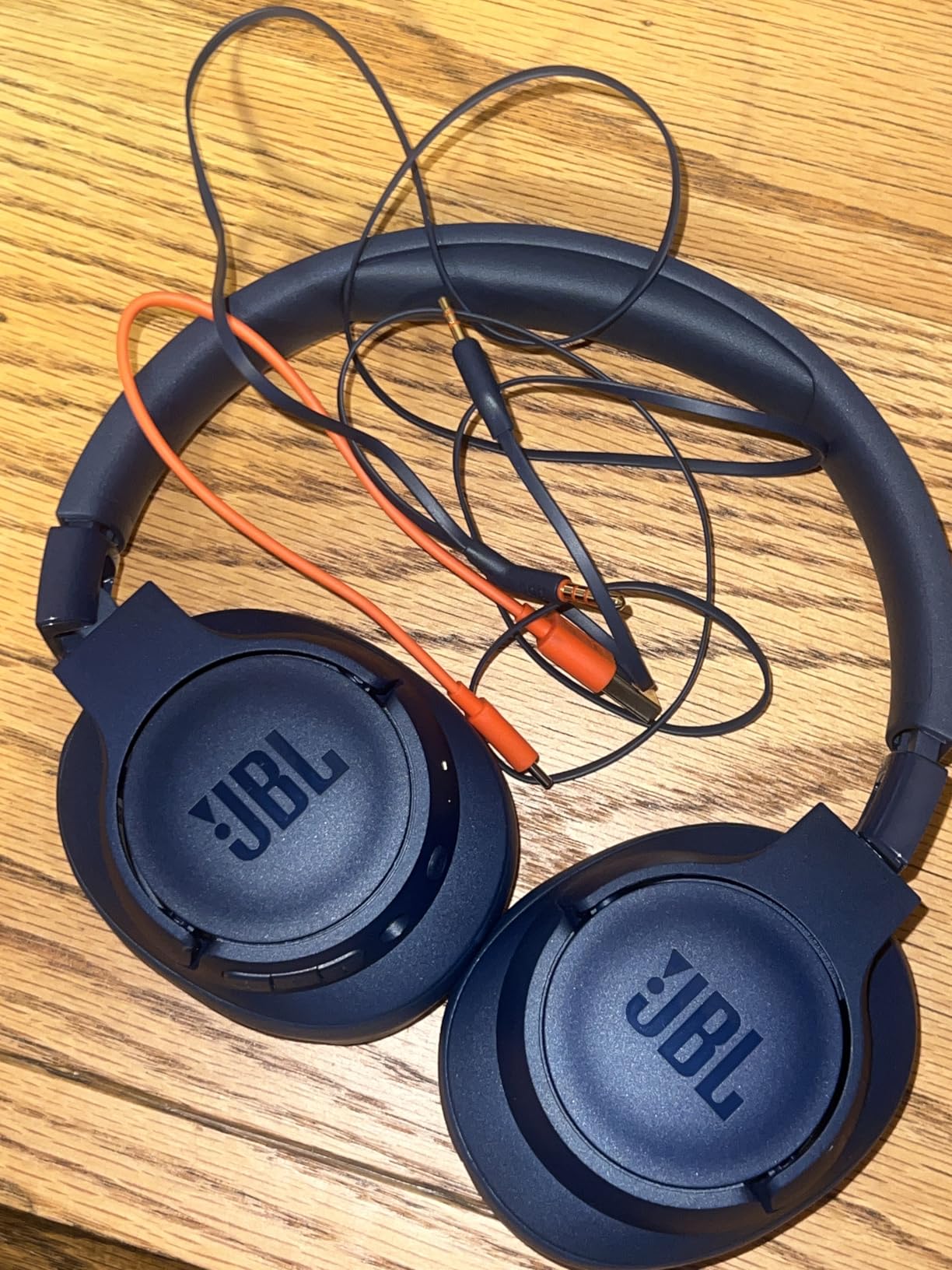 JBL Tune 720BT - Wireless Over-Ear Headphones with JBL Pure Bass Sound, Bluetooth 5.3, Up to 76H Battery Life and Speed Charge, Lightweight, Comfortable and Foldable Design (Black) - Customer Photo 1