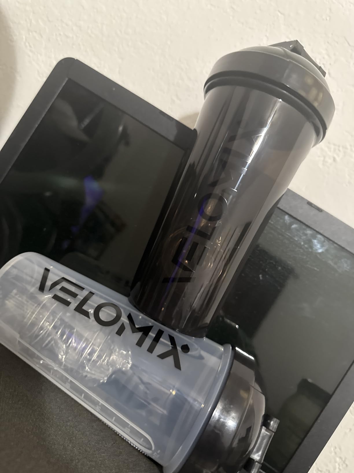 VELOMIX -2 Pack- 28 oz Protein Shaker Bottles for Protein Mixes - 2x Wire Whisk | Leak Proof Shaker Cups for Protein Shakes | Protein Shaker Bottle Pack (Black/Transparent) Customer Review VELOMIX -2 Pack- 28 oz Protein Shaker Bottles for Protein Mixes - 2x Wire Whisk | Leak Proof Shaker Cups for Protein Shakes | Protein Shaker Bottle Pack (Black/Transparent) - Customer Photo 1