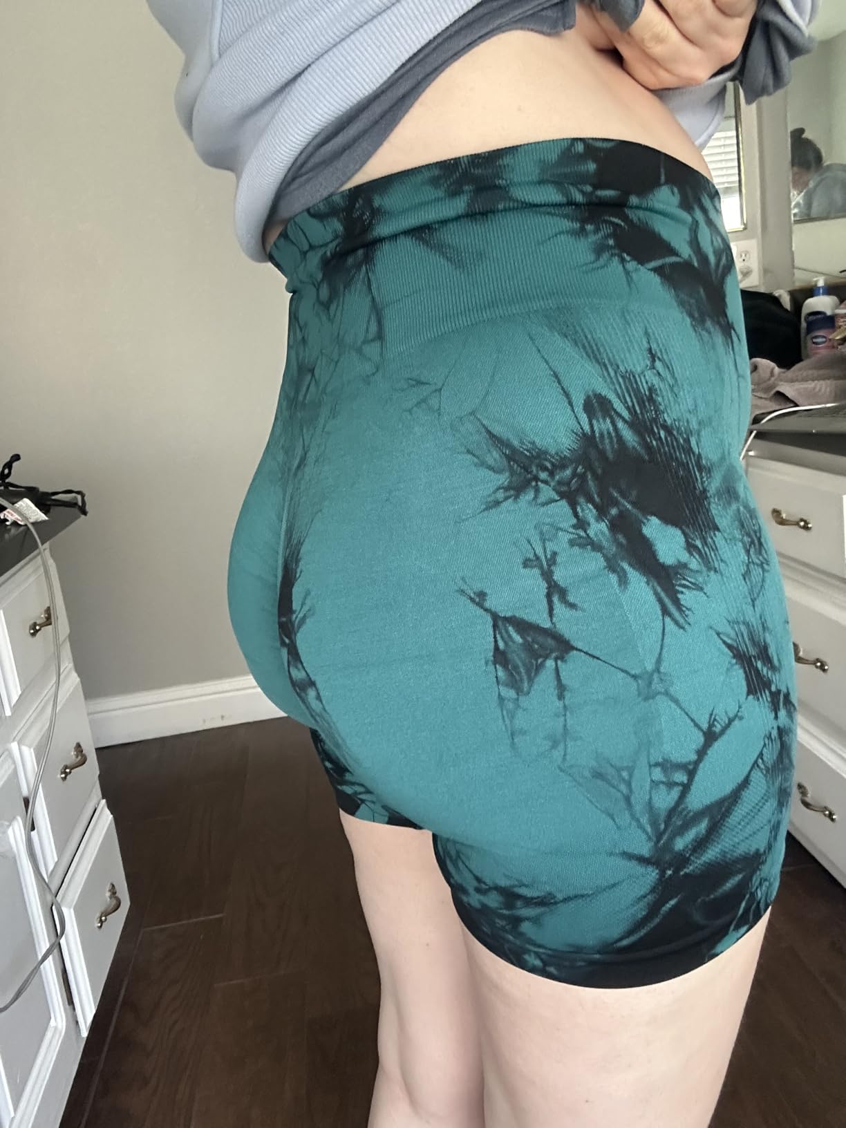 CHRLEISURE Women's 4 Packs Workout Gym Shorts, High Waisted Butt Lifting Scrunch Butt Seamless Booty Shorts - Customer Photo 2