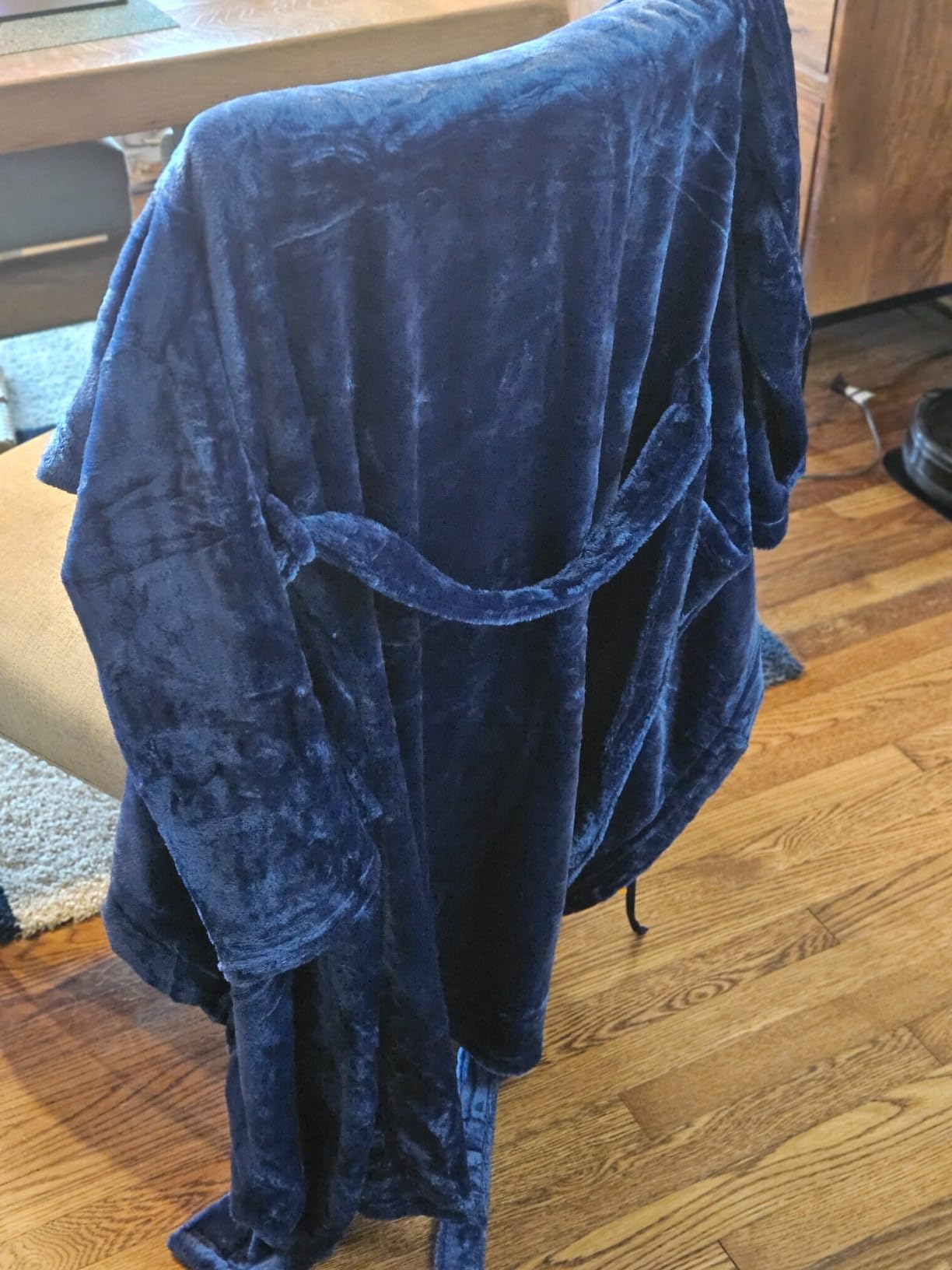 Mens Hooded Fleece Robe, Lightweight Soft Warm Fleece Bathrobe Shower Spa Long Robe With Pockets Customer Review Mens Hooded Fleece Robe, Lightweight Soft Warm Fleece Bathrobe Shower Spa Long Robe With Pockets - Customer Photo 2