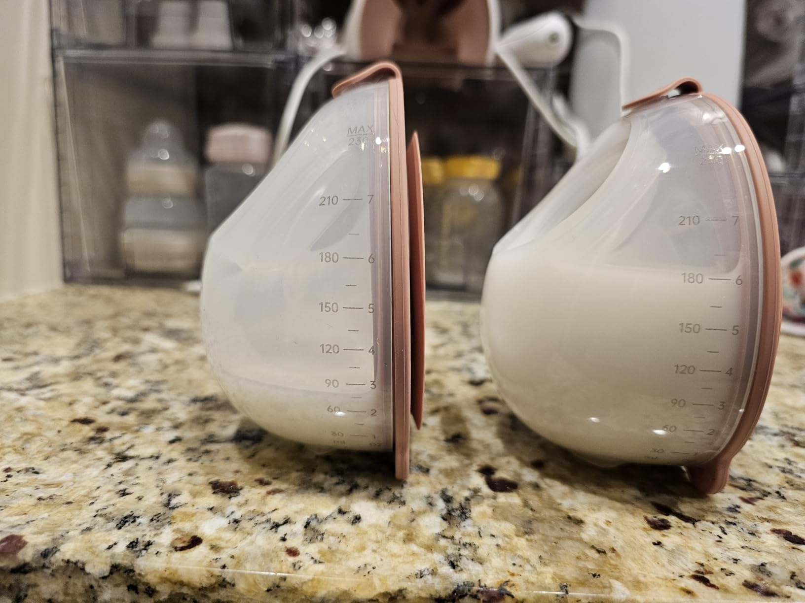 Momcozy Breast Pump V2 Pro Ultra-Lightweight, Hands-Free & Portable Wearable Pump with Upgraded Integrated DoubleFit Flange, Quiet & Leak-Proof Electric Pump, 3 Modes|9 Levels, 17/19/21/24mm - Customer Photo 1