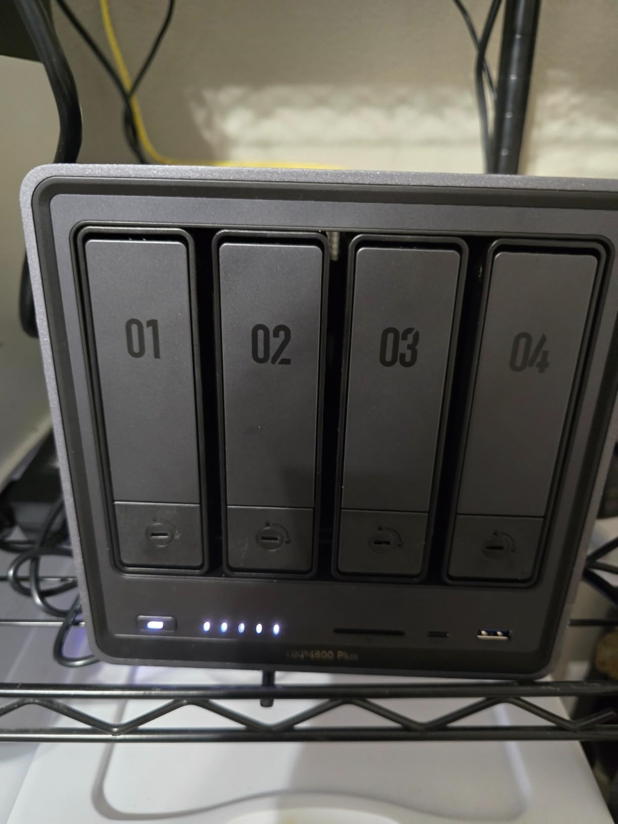 UGREEN NASync DXP4800 Plus 4-Bay Desktop NAS, Intel Pentium Gold 8505 5-Core CPU, 8GB DDR5 RAM, 128G SSD, 1 * 10GbE, 1 * 2.5GbE, 2 * M.2 NVMe Slots, 4K HDMI, Network Attached Storage (Diskless) - Customer Photo 5