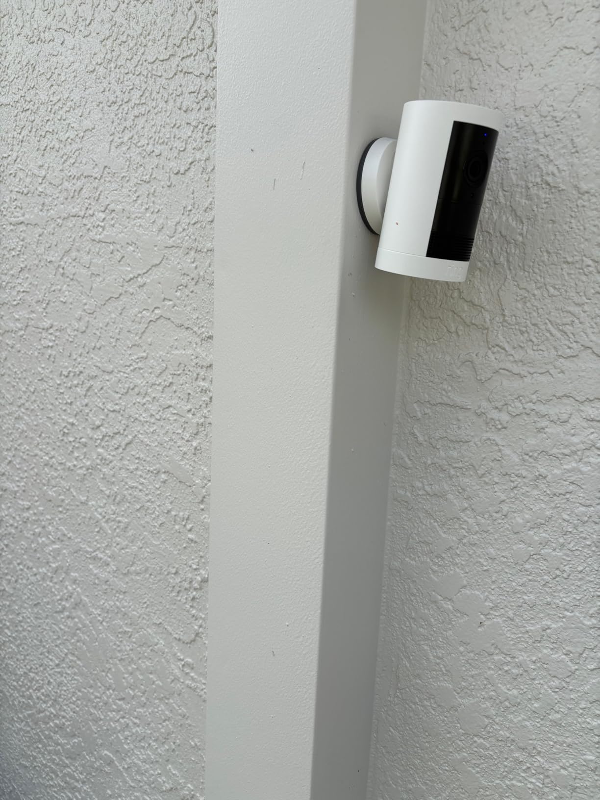 Ring Outdoor Cam Plus, Battery — Wide-Angle 2K Video with Ring Vision, Low-Light Sight for full-color night vision, Mount-Anywhere Versatility, Black - Customer Photo 1