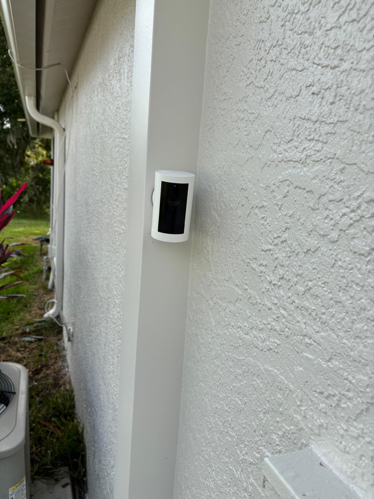 Ring Outdoor Cam Plus, Battery — Wide-Angle 2K Video with Ring Vision, Low-Light Sight for full-color night vision, Mount-Anywhere Versatility, Black - Customer Photo 2