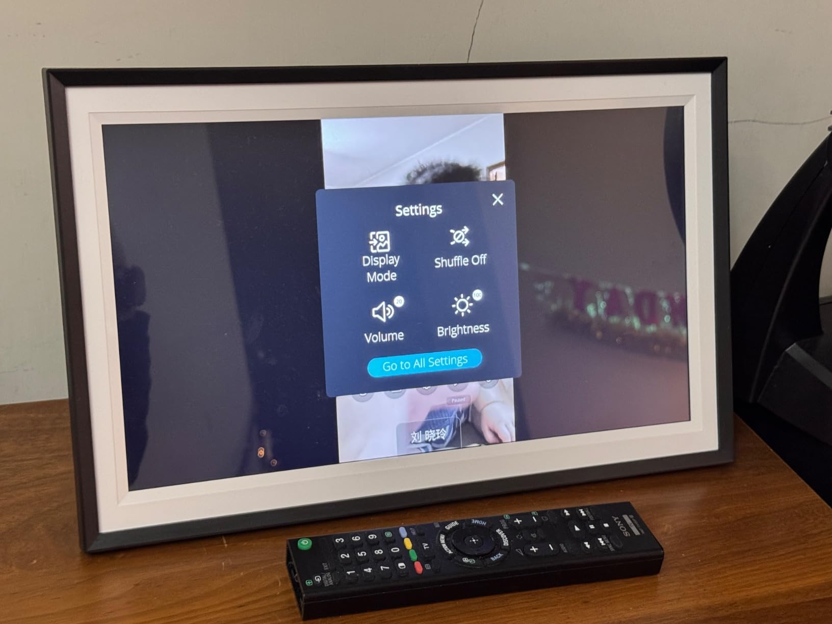 Digital Picture Frame Powered by Nixplay 10.1