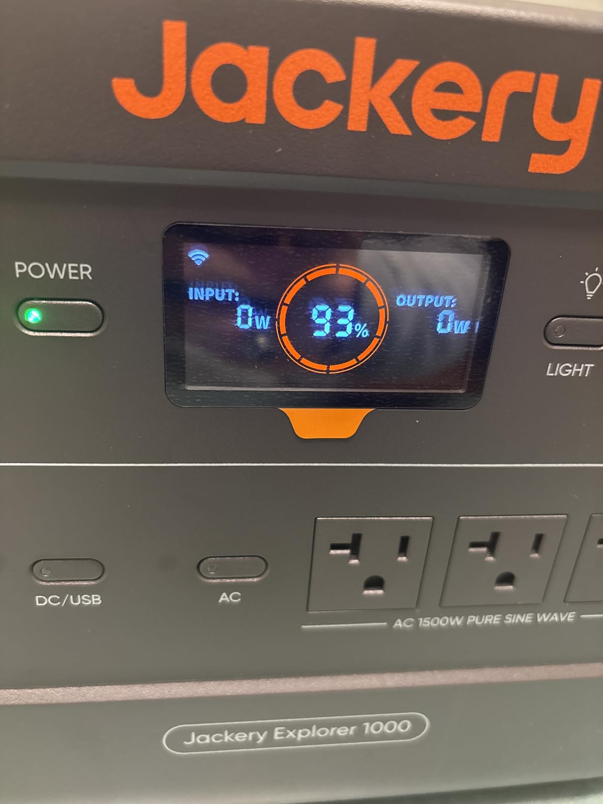 Jackery Solar Generator 1000 v2 with 200W Solar Panel,1070Wh Portable Power Station LiFePO4 Battery,1500W AC/100W USB-C Output, 1Hr Fast Charge for Outdoor,Off-Grid Living,RV,Emergency - Customer Photo 1