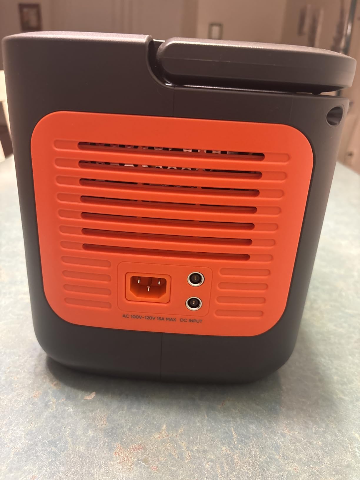 Jackery Solar Generator 1000 v2 with 200W Solar Panel,1070Wh Portable Power Station LiFePO4 Battery,1500W AC/100W USB-C Output, 1Hr Fast Charge for Outdoor,Off-Grid Living,RV,Emergency - Customer Photo 2