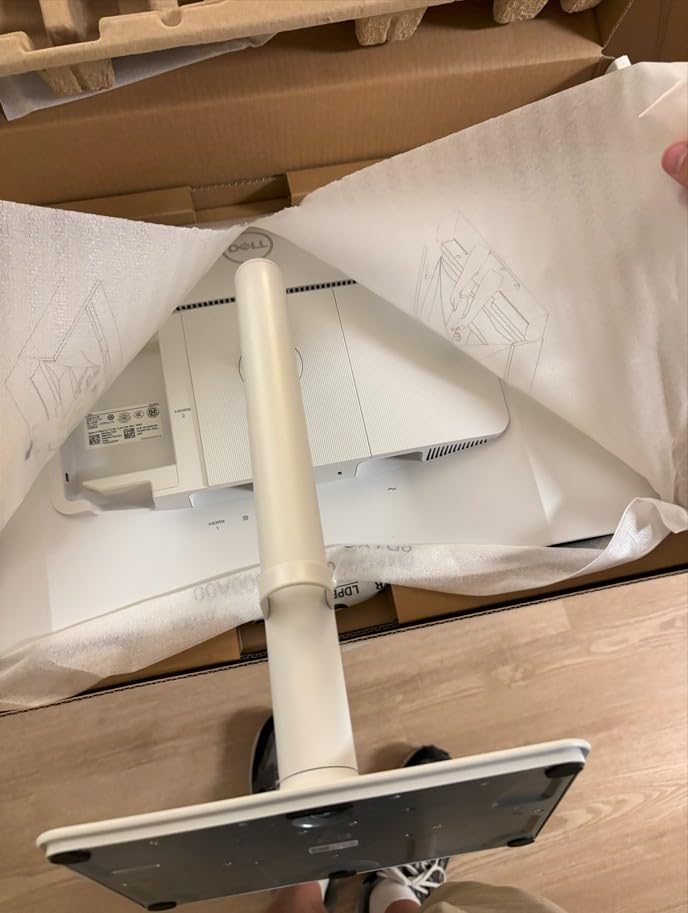 Dell S2725DS Monitor - 27 Inch, QHD (2560x2440) Display, 100Hz refresh rate, 1500:1 contrast ratio, TÜV Rheinland Eye comfort 4 Star, Integrated 2x5W speaker, Height/Tilt/Swivel/Pivot- Ash White color - Customer Photo 1