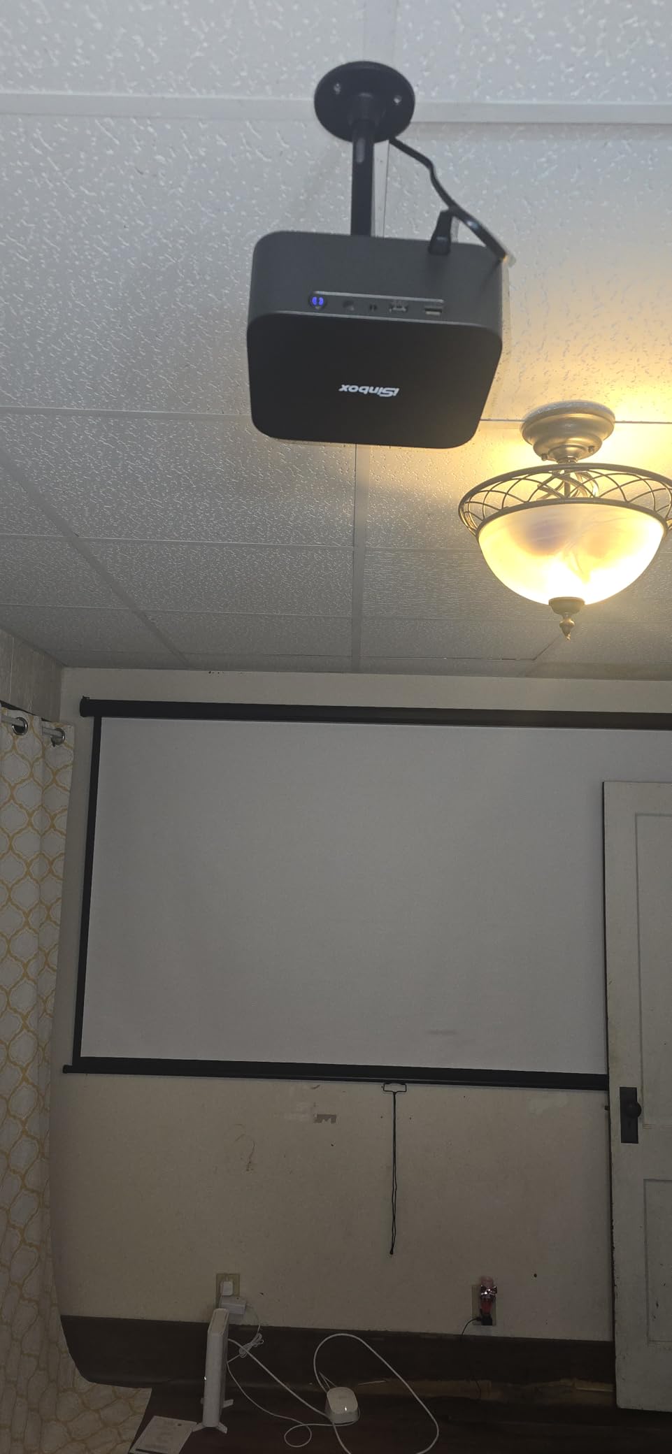 ZENY Outdoor Projector Screen Pull Down 80 Inch 16:9 HD Projection Screen, Roll Down Ceiling Projector Screen, Portable Indoor Outdoor Movie Screen - Customer Photo 2