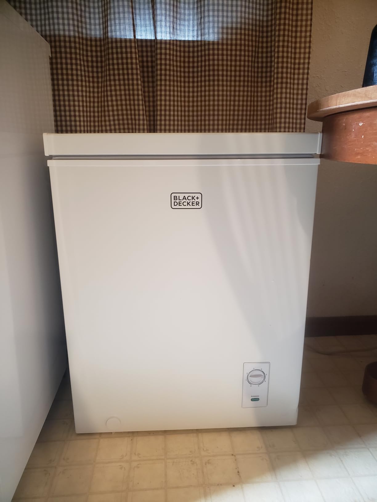 BLACK+DECKER 2.0 Cu. Ft. Compact Chest Freezer, Deep Freezer Holds Up To 70 Lbs. of Frozen Food, Removable Storage Basket, Manual Defrost, White - Customer Photo 1