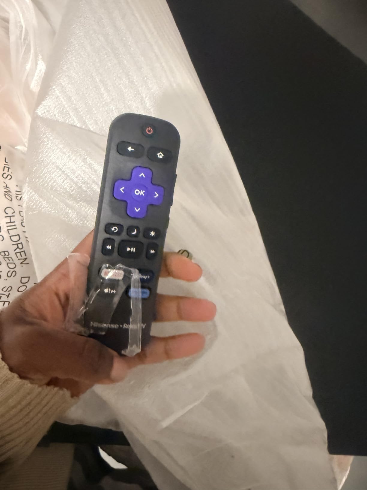 Hisense 32-Inch Class A4 Series HD 720p Smart Roku TV with Alexa Compatibility (32A4HNR) - Dolby Audio, Slim Bezel Design, Google Assistant - Customer Photo 2