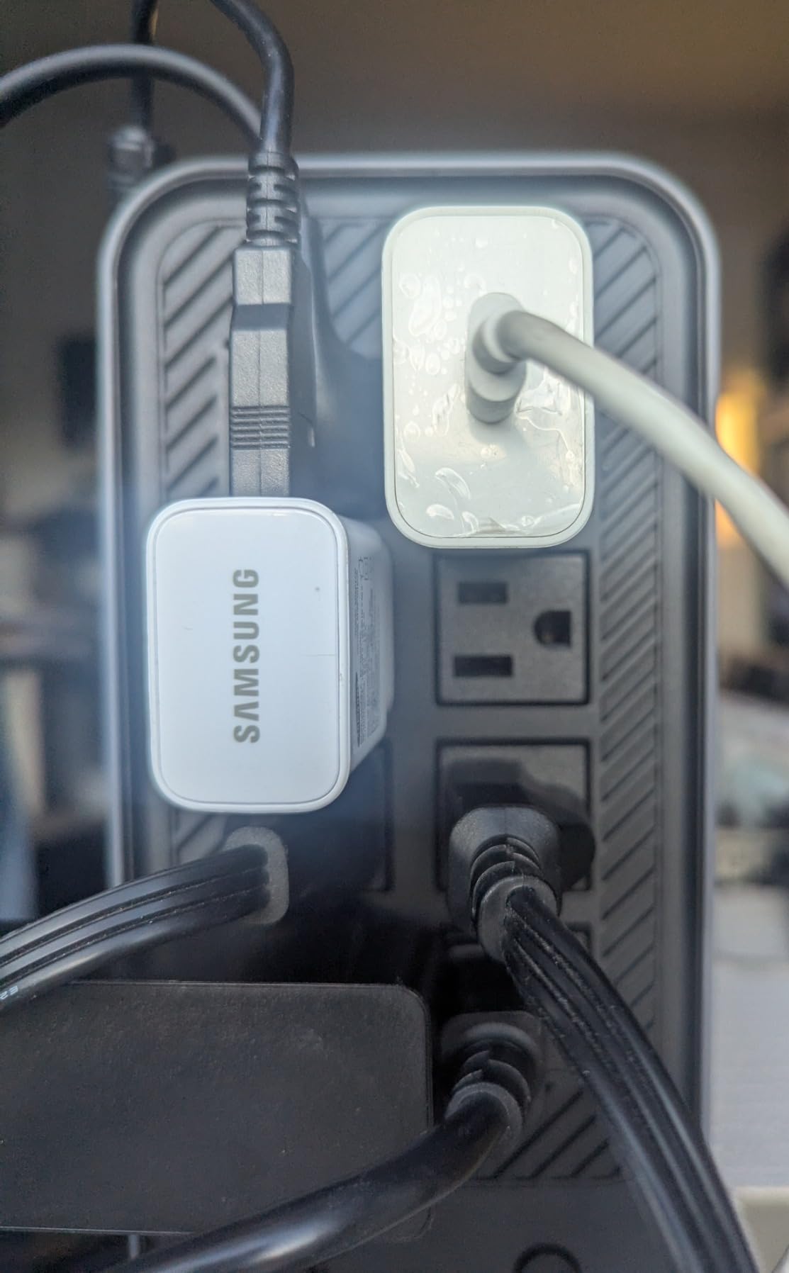 GOLDENMATE 1000VA/600W Lithium UPS Battery Backup and Surge Protector, Backup Battery Power Supply with LiFePO4 Batteries(153.6 Wh), Sinewave UPS System, 10 Years Lifespan, 8-Outlets, LCD Display - Customer Photo 5