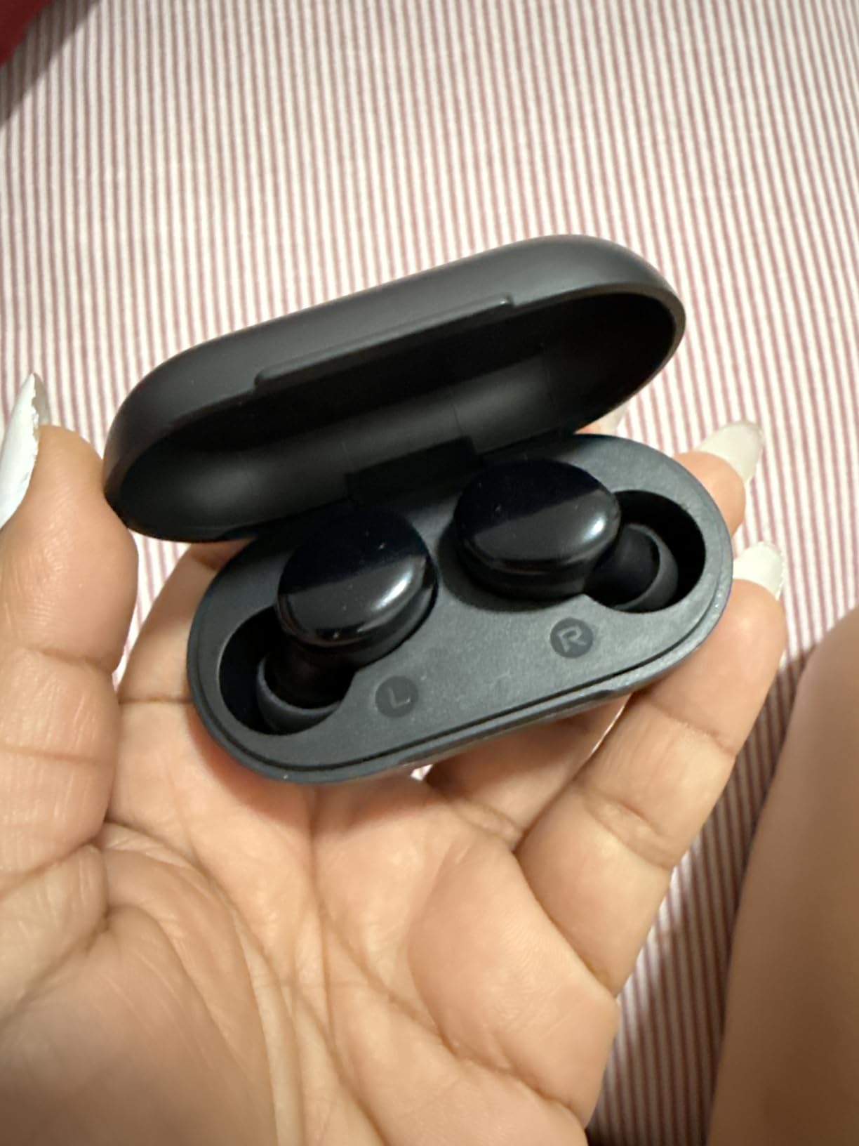 kurdene Wireless Earbuds Bluetooth 5.3 in Ear Buds Light Weight Headphones,Deep Bass Sound,Built in Mics Headset,Clear Calls Earphones for Sports Workout Customer Review kurdene Wireless Earbuds Bluetooth 5.3 in Ear Buds Light Weight Headphones,Deep Bass Sound,Built in Mics Headset,Clear Calls Earphones for Sports Workout - Customer Photo 4