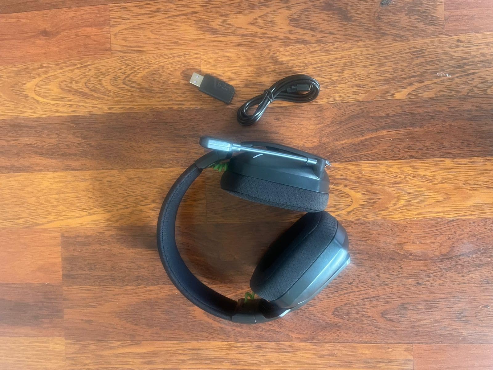 Wireless Gaming Headsets for PC, PS5, PS4, Switch, Mac, 2.4GHz Wireless Gaming Headphone with ENC Noise Canceling Microphone, Bluetooth 5.4, Cool Lighting, 50H Battery, 50mm Drivers Customer Review Wireless Gaming Headsets for PC, PS5, PS4, Switch, Mac, 2.4GHz Wireless Gaming Headphone with ENC Noise Canceling Microphone, Bluetooth 5.4, Cool Lighting, 50H Battery, 50mm Drivers - Customer Photo 5