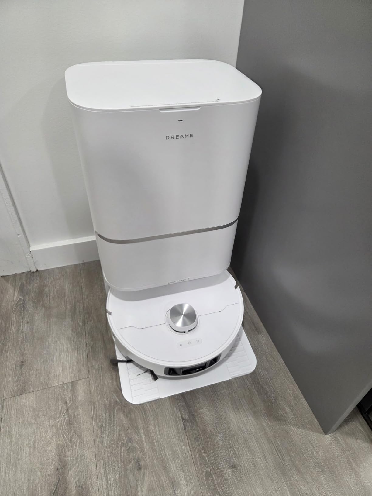 dreame L40 Ultra Robot Vacuum Self Emptying, 11,000Pa Suction Robot Vacuum and Mop Combo with Auto Cleaning Dock, 149℉ Mop Washing, SideBrush Extendable, Solution Auto Refill, Voice Control - Customer Photo 1