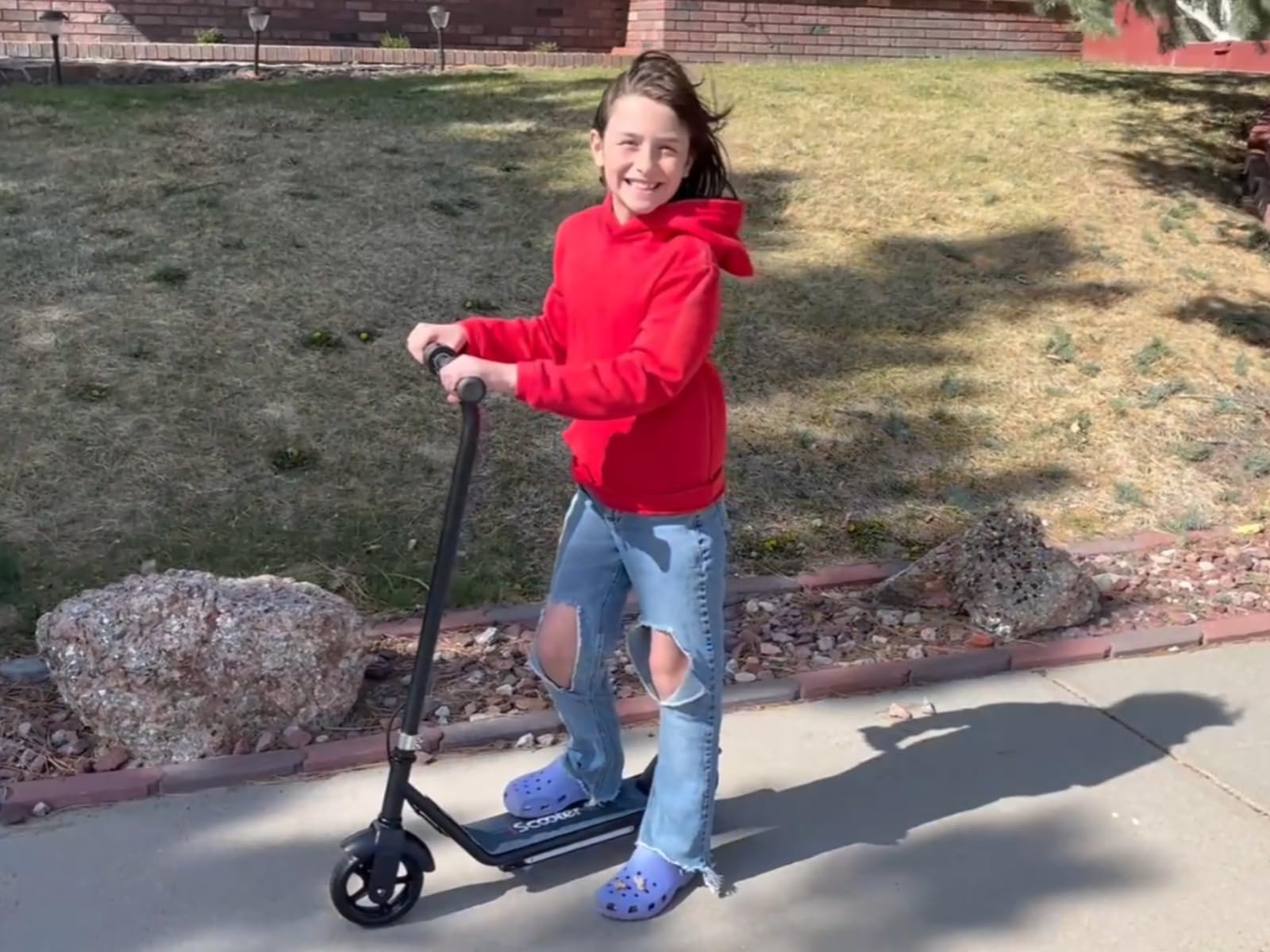 iScooter IK3/IK3Pro Electric Scooter for Kids Aged 6-12, LED Display, 3 Speeds, 3 Heights (IK3Pro), Magnetic Charging, 150W Motor, Colorful Lights - Customer Photo 3