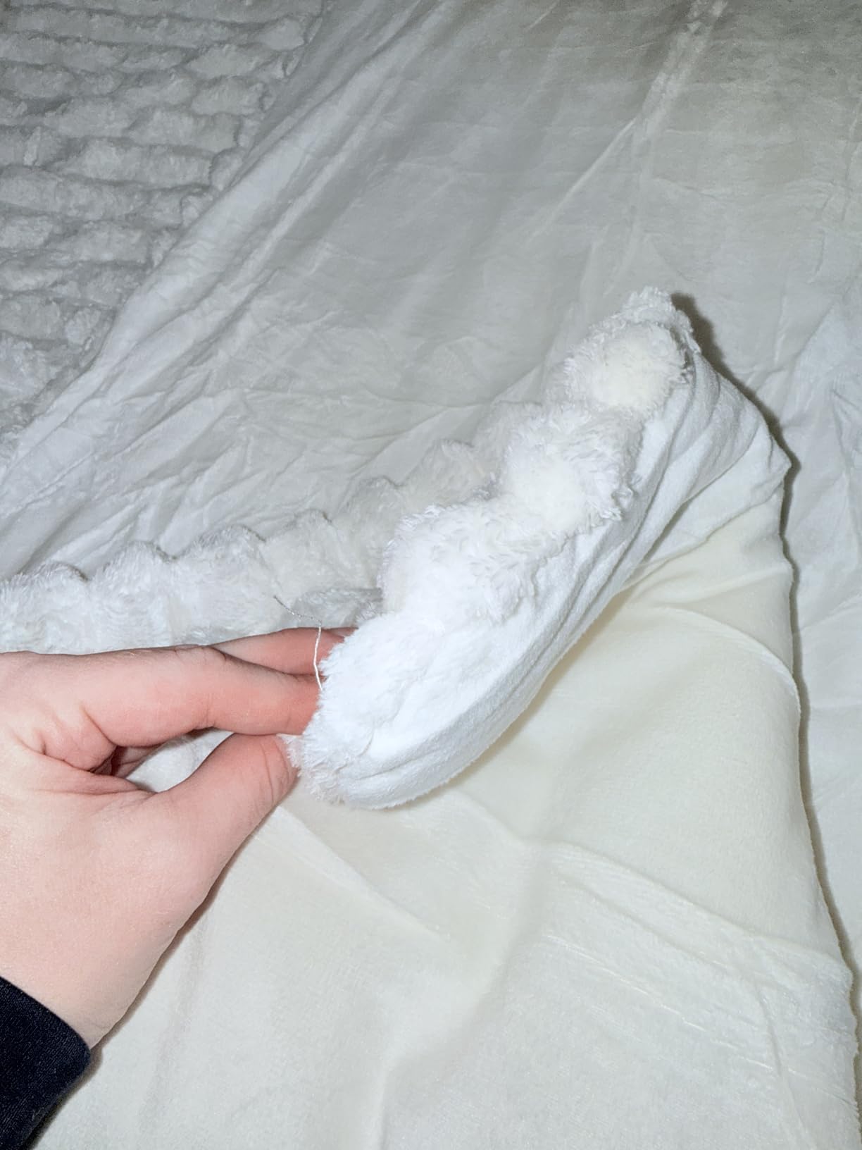 BEDELITE Fleece Full Comforter Set -Super Soft & Warm Fluffy Black Bedding, Luxury Fuzzy Heavy Bed Set for Winter with 2 Pillow Cases Customer Review BEDELITE Fleece Full Comforter Set -Super Soft & Warm Fluffy Black Bedding, Luxury Fuzzy Heavy Bed Set for Winter with 2 Pillow Cases - Customer Photo 1