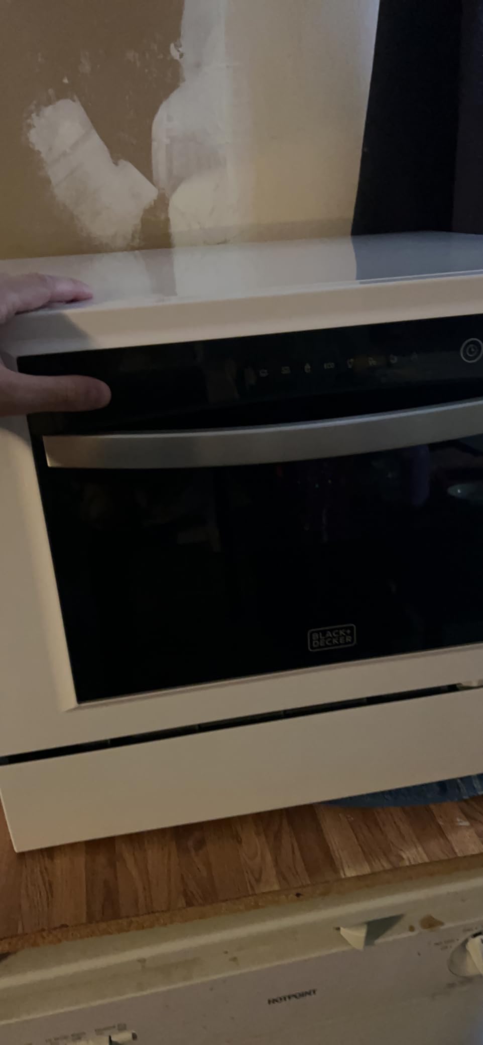 BLACK+DECKER Countertop Dishwasher, Counter Dishwasher with 6 Wash Programs, 6-Place Setting Capacity, Stainless Steel Interior, ENERGY STAR Certified, BCD6SD, White - Customer Photo 4