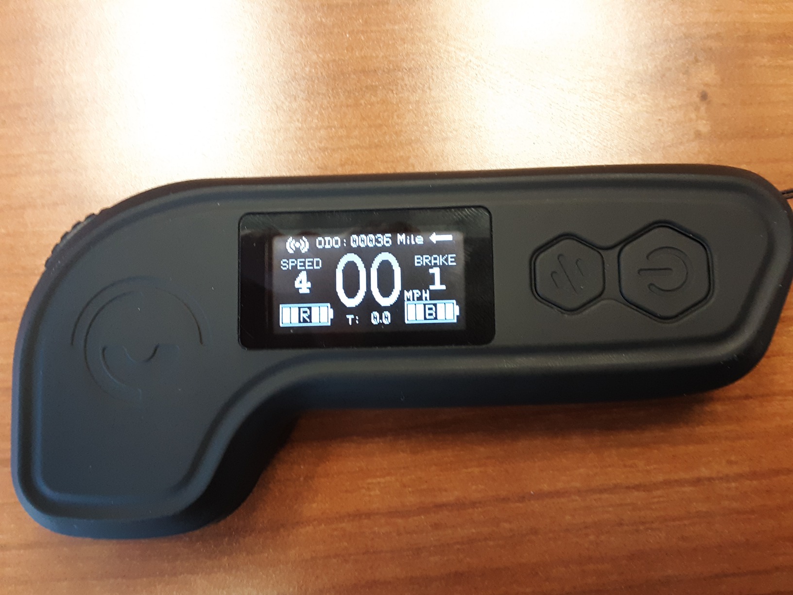 MEEPO Campus V5 Series/Envy Electric Skateboard with Remote, Top Speed Up to 29 Mph, 4 Speed Smooth Braking, Easy Carry Handle Design, Suitable for Adults & Teens - Customer Photo 2