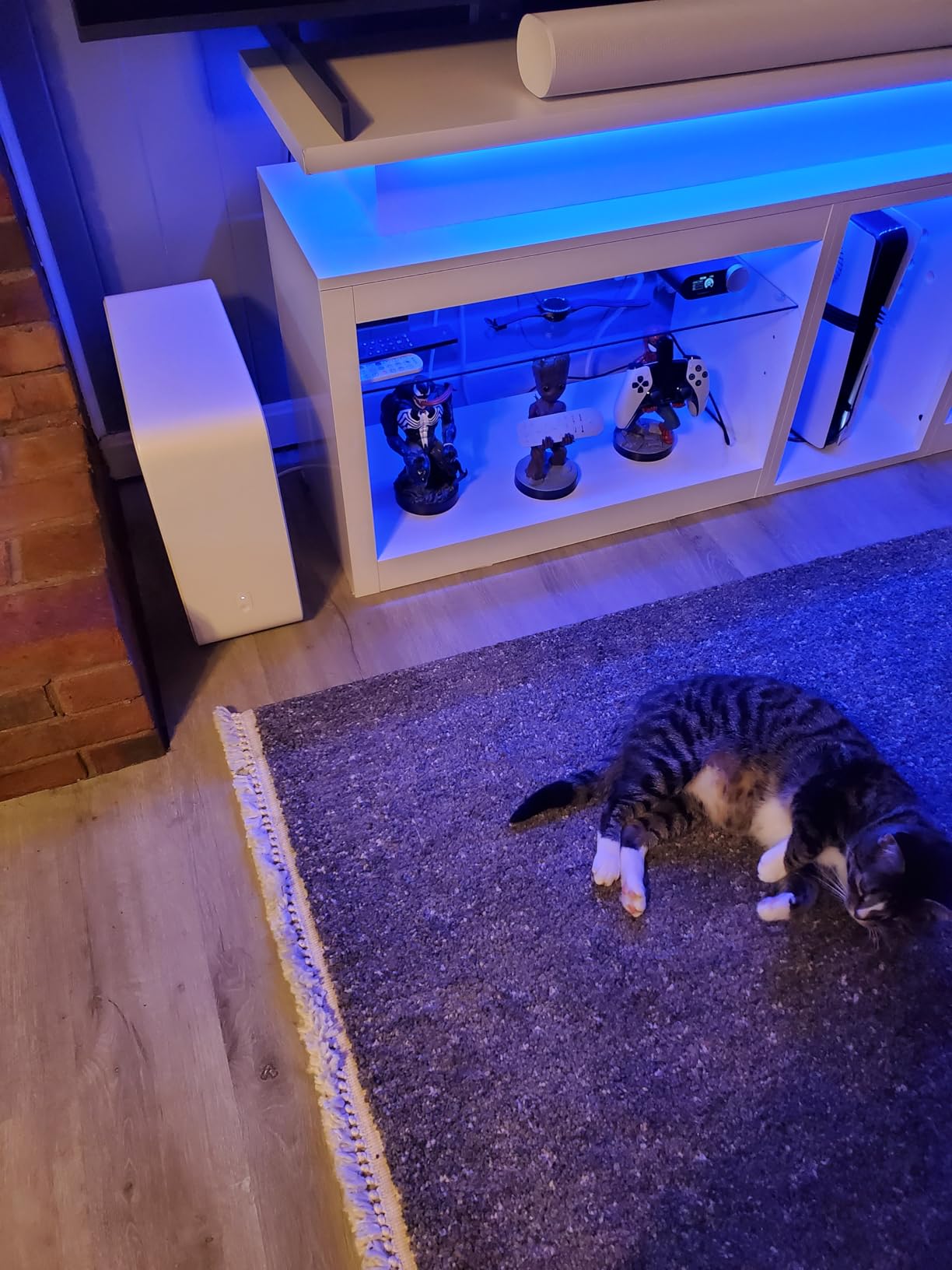 Sonos Sub 4 - Wireless Subwoofer - White Customer Review Sonos Sub 4 - Wireless Subwoofer - White - Customer Photo 1