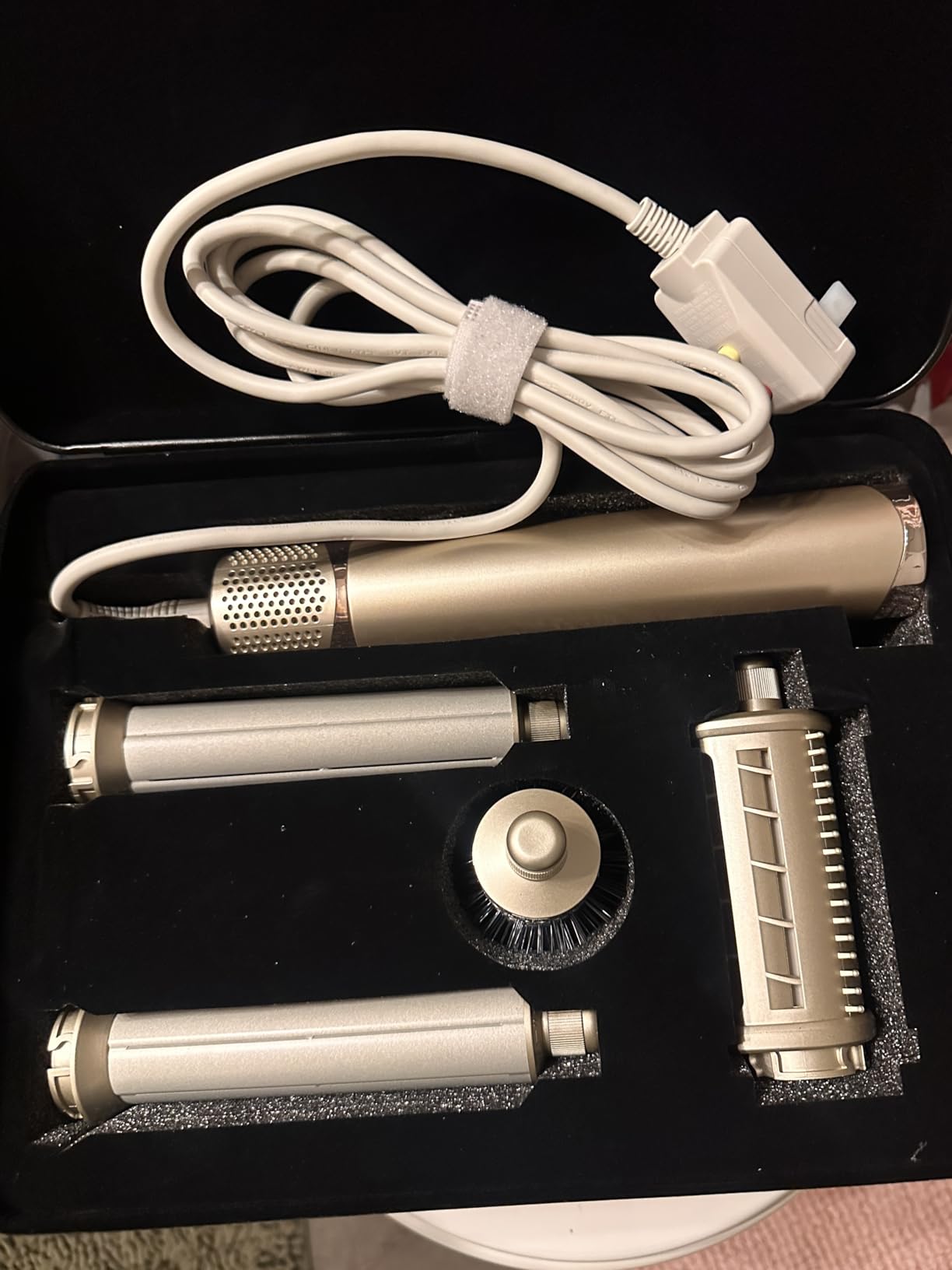 8-in-1 Professional Hot Air Styler&Hair Dryer Brush, Powerful Multi-Styler with Auto-Wrap Curler with Storage Case, Fast Drying Curling Straightening Volumizing Without Heat Damage(Gold) Customer Review 8-in-1 Professional Hot Air Styler&Hair Dryer Brush, Powerful Multi-Styler with Auto-Wrap Curler with Storage Case, Fast Drying Curling Straightening Volumizing Without Heat Damage(Gold) - Customer Photo 2