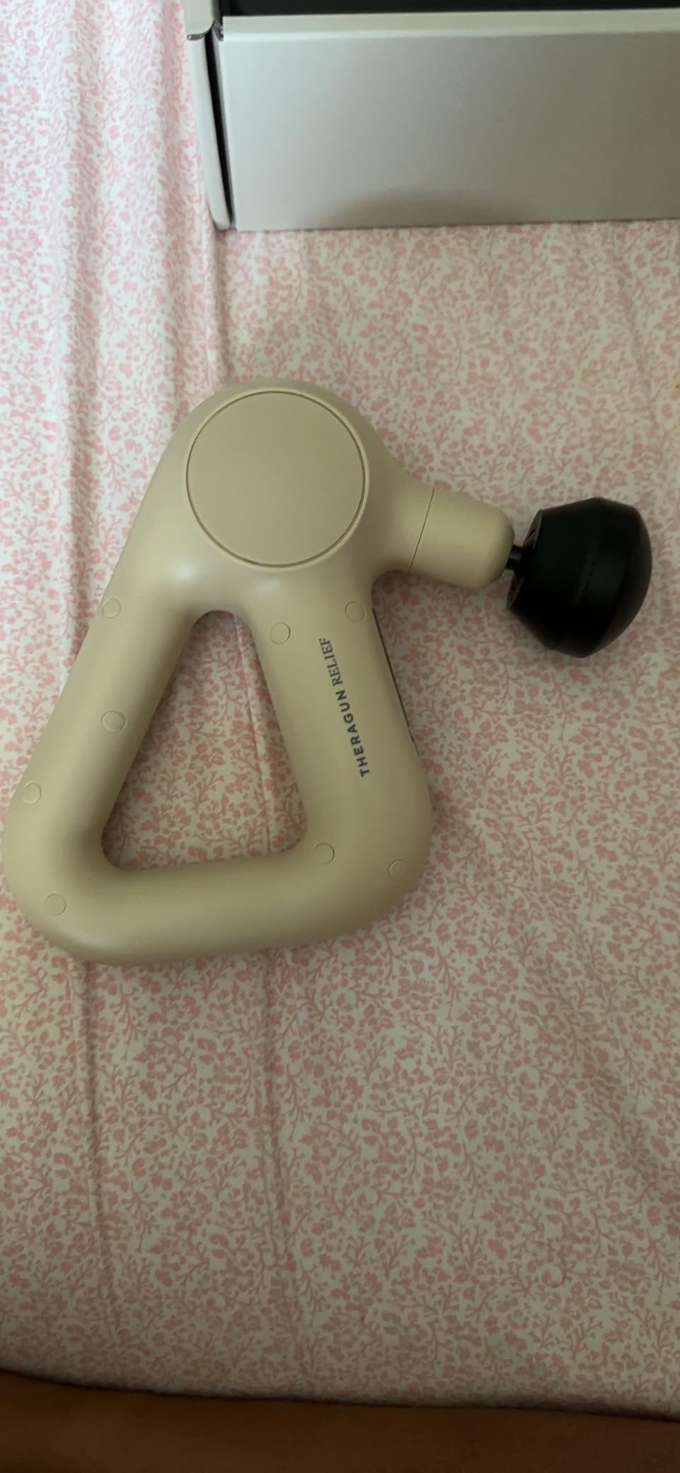 TheraGun Therabody Relief - Quiet Deep Tissue Therapy Massage Gun - Bluetooth Enabled, Electric Percussion Massage Gun & Personal Massager for Pain in The Neck, Back, Leg, Shoulder and Foot (Black) Customer Review TheraGun Therabody Relief - Quiet Deep Tissue Therapy Massage Gun - Bluetooth Enabled, Electric Percussion Massage Gun & Personal Massager for Pain in The Neck, Back, Leg, Shoulder and Foot (Black) - Customer Photo 5
