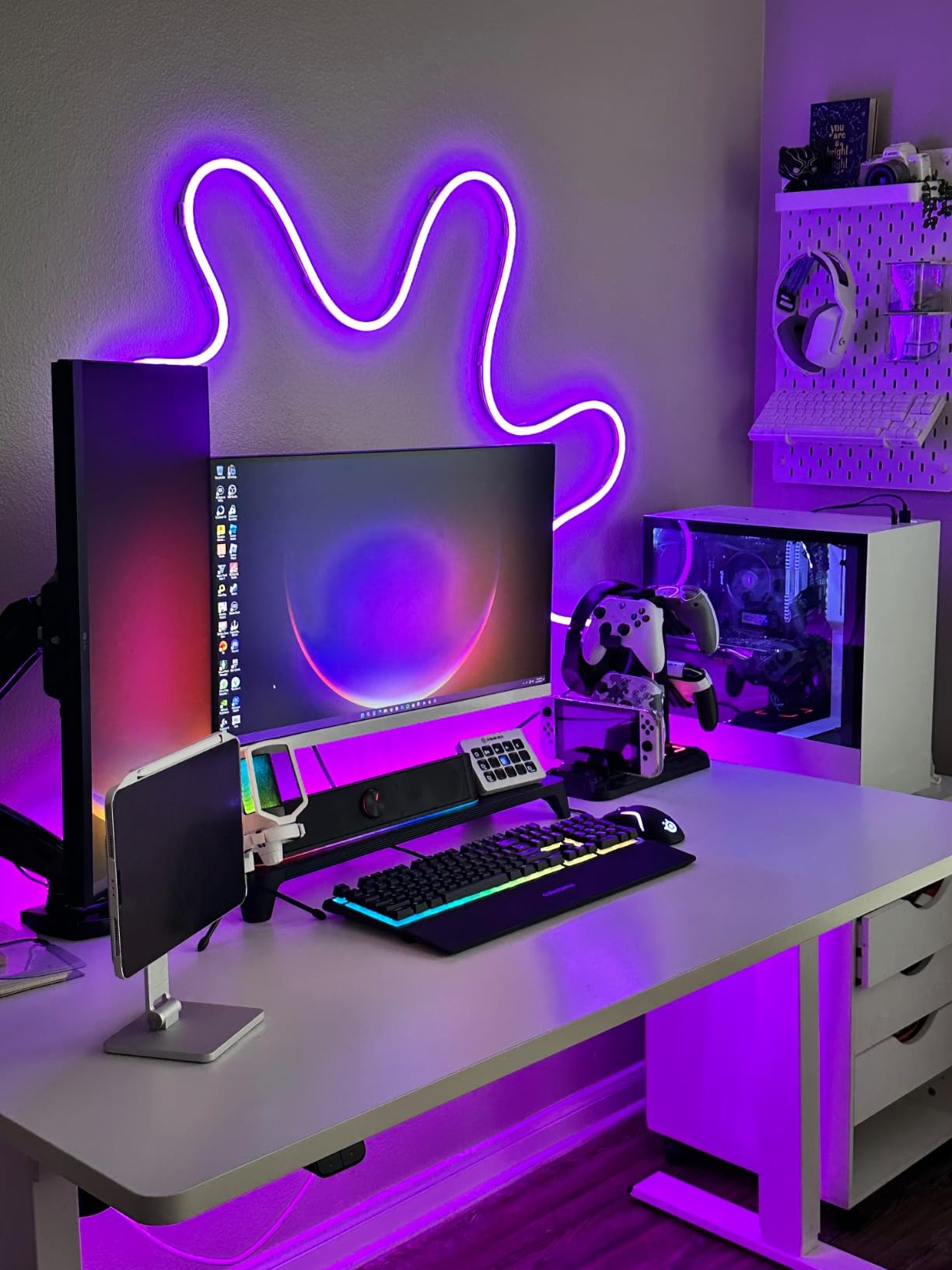 KDD Headset Stand with Charging Station - Detachable Controller Holder with 9 Light Modes - Rotatable Headphone Hanger with USB A&C Charger Ports - Earphone Hook for PC Gaming Accessories Storage - Customer Photo 1