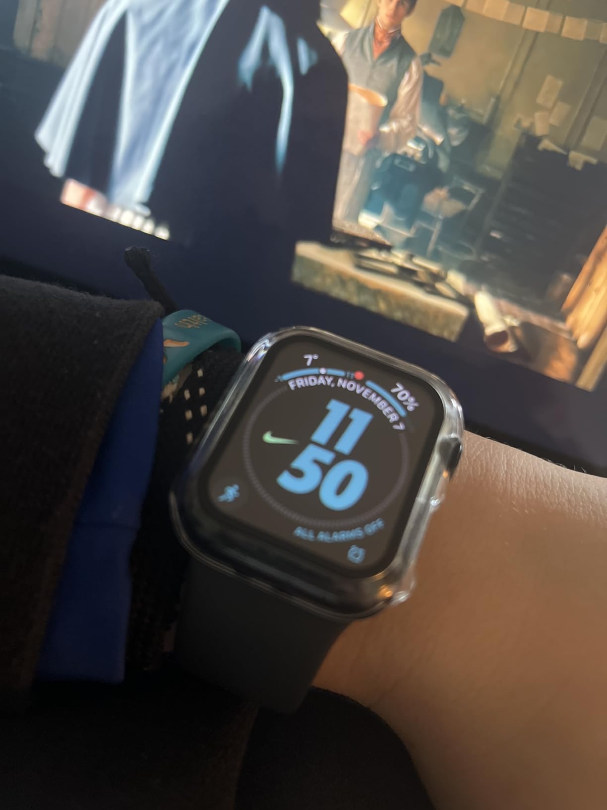 Apple Watch SE (2nd Gen) [GPS + Cellular 40mm] Smartwatch with Starlight Aluminum Case with Lake Green Sport Loop One Size. Fitness and Sleep Trackers, Crash Detection, Carbon Neutral - Customer Photo 4