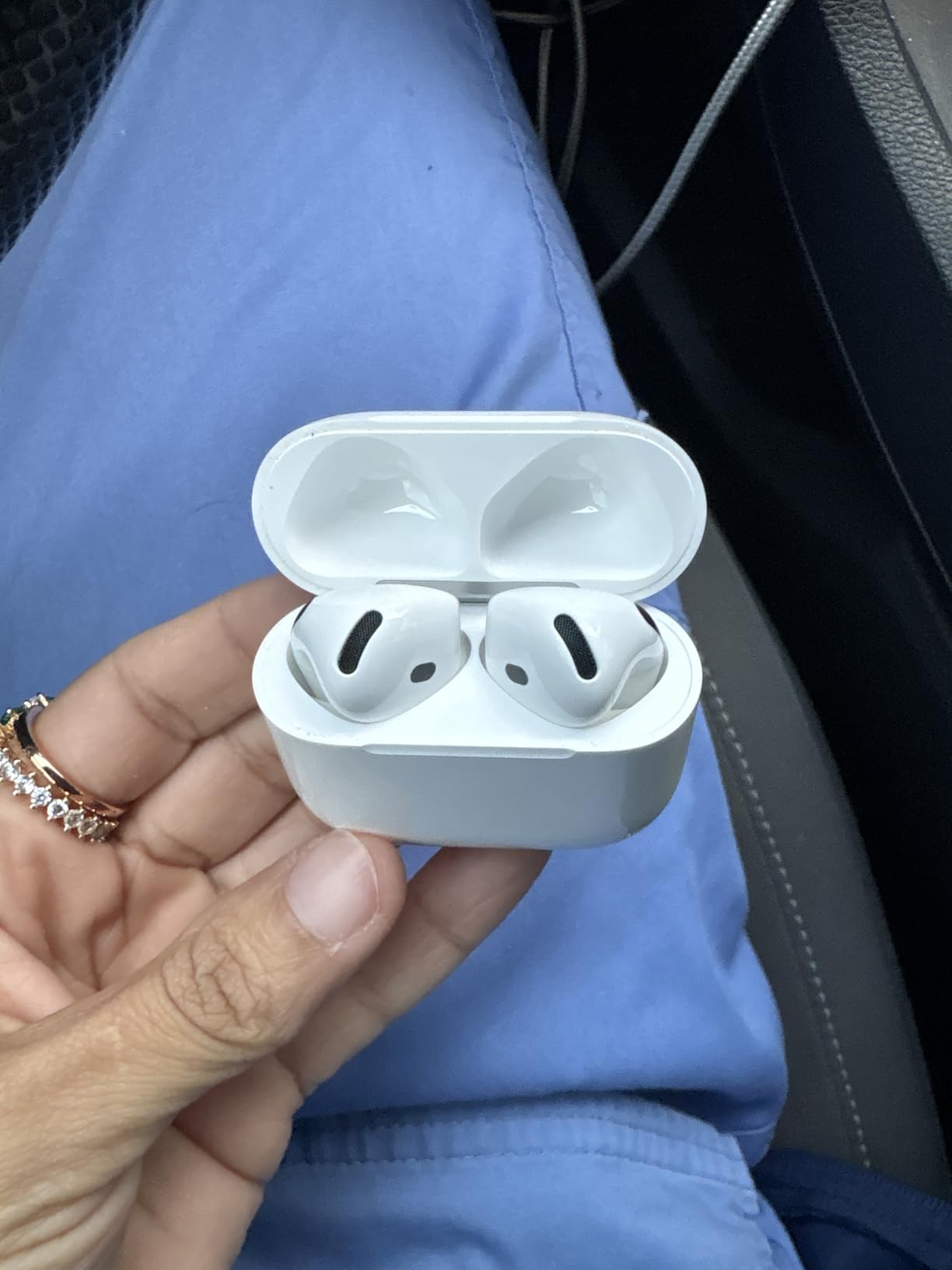 Apple AirPods 4 Wireless Earbuds, Bluetooth Headphones, with Active Noise Cancellation, Adaptive Audio, Transparency Mode, Personalized Spatial Audio, USB-C Charging Case, Wireless Charging, H2 Chip - Customer Photo 4