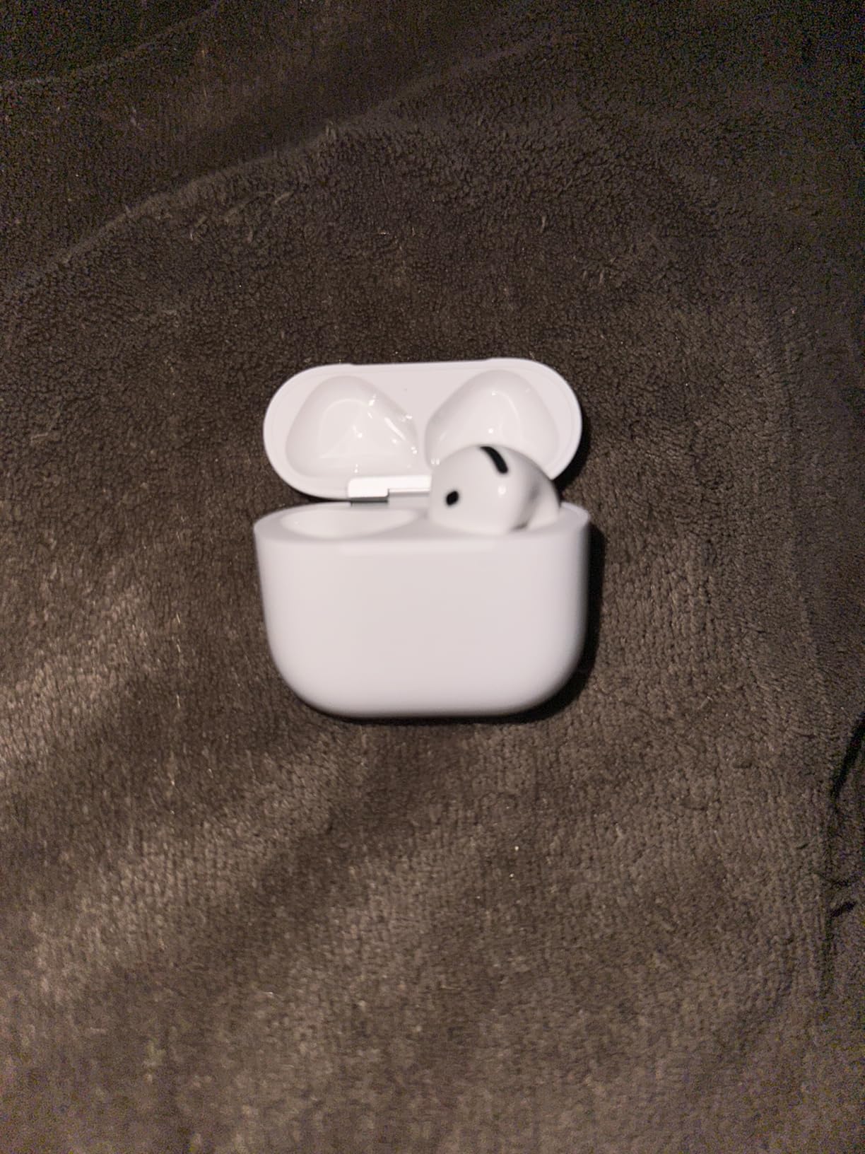 Apple AirPods 4 Wireless Earbuds, Bluetooth Headphones, with Active Noise Cancellation, Adaptive Audio, Transparency Mode, Personalized Spatial Audio, USB-C Charging Case, Wireless Charging, H2 Chip - Customer Photo 4