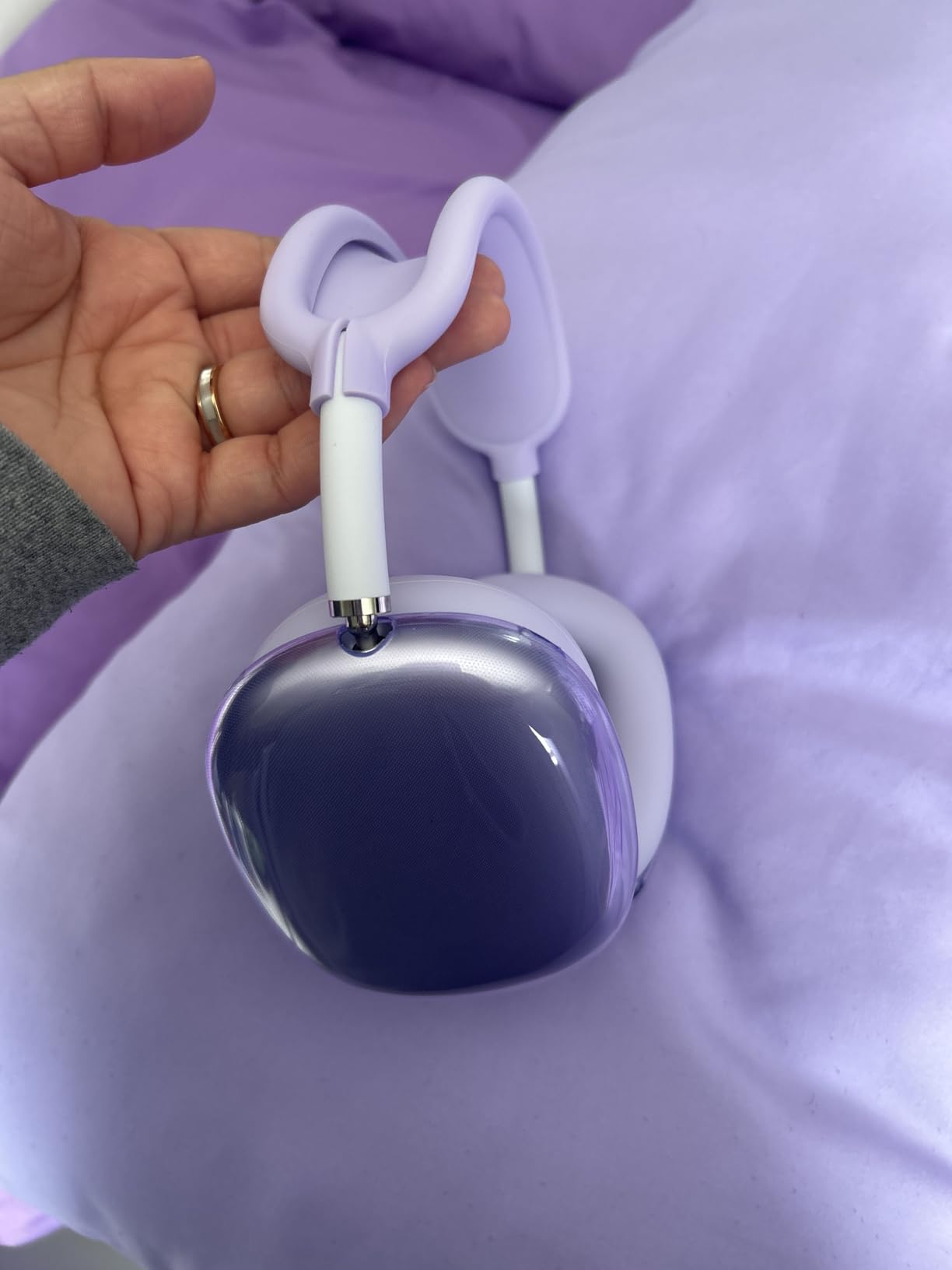 Apple AirPods Max Wireless Over-Ear Headphones, Pro-Level Active Noise Cancellation, Transparency Mode, Personalized Spatial Audio, USB-C Charging, Bluetooth Headphones for iPhone - Midnight - Customer Photo 2