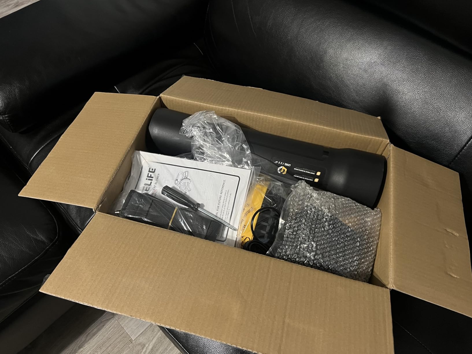 GEVEELIFE Leaf Blower Cordless, 650CFM & 3 Speed Levels, Electric Cordless Leaf Blower with 2 * 5.0Ah Battery Powered, Blowers for Lawn Care, Yard, Blowing Leaves, Dust, Snow Customer Review GEVEELIFE Leaf Blower Cordless, 650CFM & 3 Speed Levels, Electric Cordless Leaf Blower with 2 * 5.0Ah Battery Powered, Blowers for Lawn Care, Yard, Blowing Leaves, Dust, Snow - Customer Photo 2