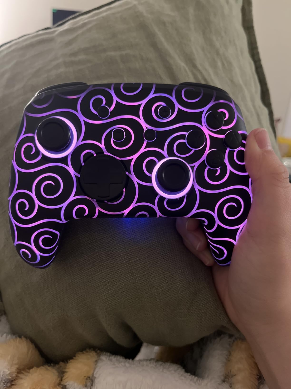 FUNLAB Switch 2 Pro Controller with Charging Dock Compatible with Switch2/OLED/Steam Deck/PC, Wireless Bluetooth Controller with Hall Effect Joysticks, Luminex Control with 7 LED Colors/Paddle/Turbo/Motion Customer Review FUNLAB Switch 2 Pro Controller with Charging Dock Compatible with Switch2/OLED/Steam Deck/PC, Wireless Bluetooth Controller with Hall Effect Joysticks, Luminex Control with 7 LED Colors/Paddle/Turbo/Motion - Customer Photo 2