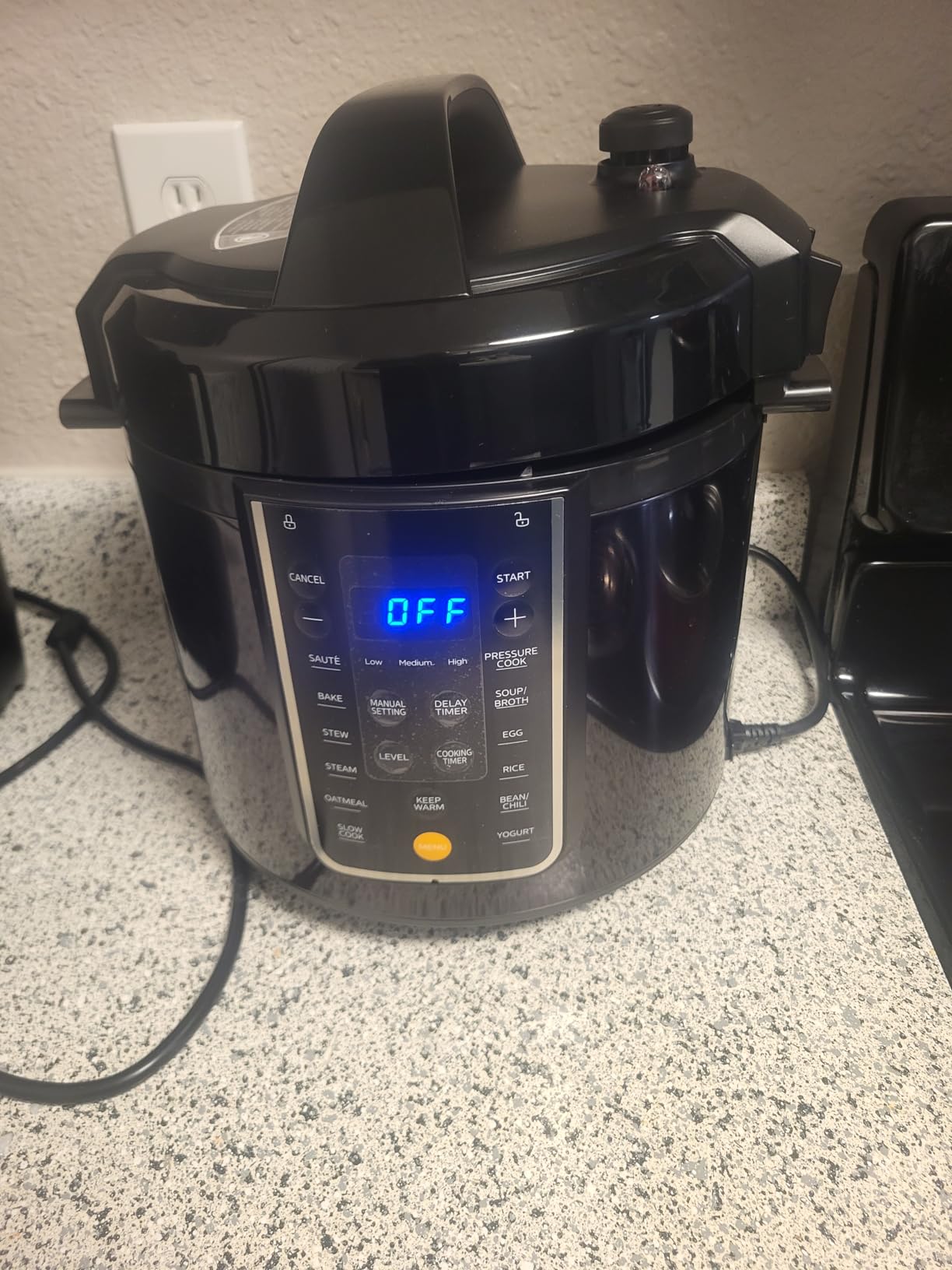 COMFEE' 9-in-1 Electric Pressure Cooker, 14 Presets Instant Multi Slow Cooker Olla de Presion Non-Stick Pot Rice , Yogurt Maker, Sauté Steamer, Black , 6 Quarts - Customer Photo 3