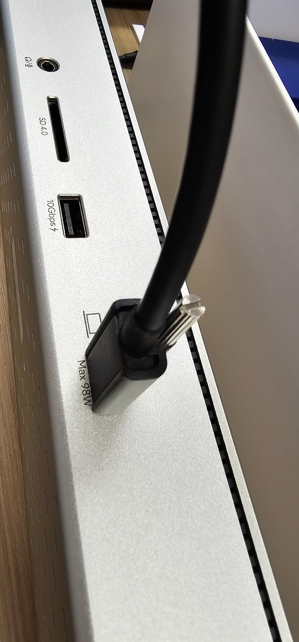 WAVLINK Thunderbolt 4 Dock with 100W Charging, Displaylink Docking Station Quad 4K@60Hz Monitors,3 Thunderbolt 4 Ports, 2.5G Ethernet, USB C Docking Station for Mac and PC,Displaylink Driver Required Customer Review WAVLINK Thunderbolt 4 Dock with 100W Charging, Displaylink Docking Station Quad 4K@60Hz Monitors,3 Thunderbolt 4 Ports, 2.5G Ethernet, USB C Docking Station for Mac and PC,Displaylink Driver Required - Customer Photo 5