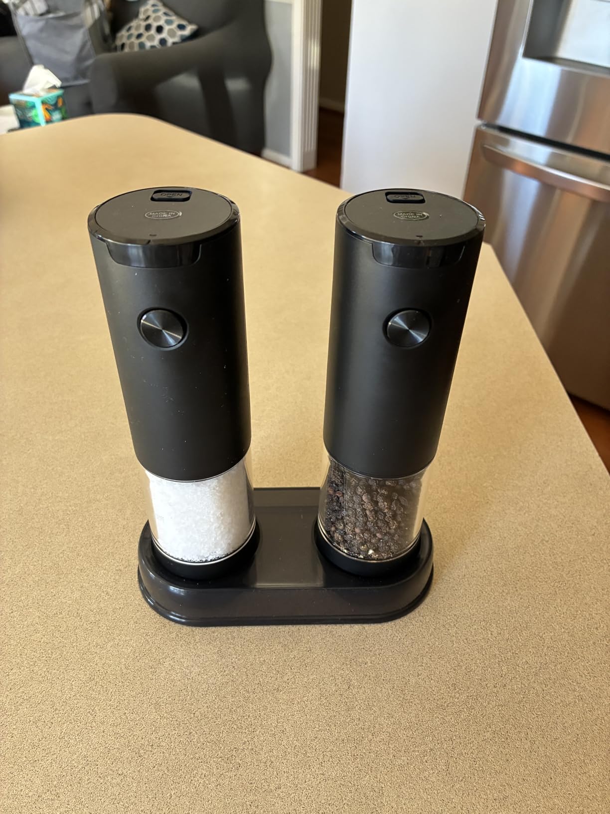 Electric Salt and Pepper Grinder Set Automatic Battery Pepper Mill Shakers Adjustable Coarseness Upgraded Larger Capacity with Led Home and Kitchen Appliances Christmas Gifts for Women - Customer Photo 2